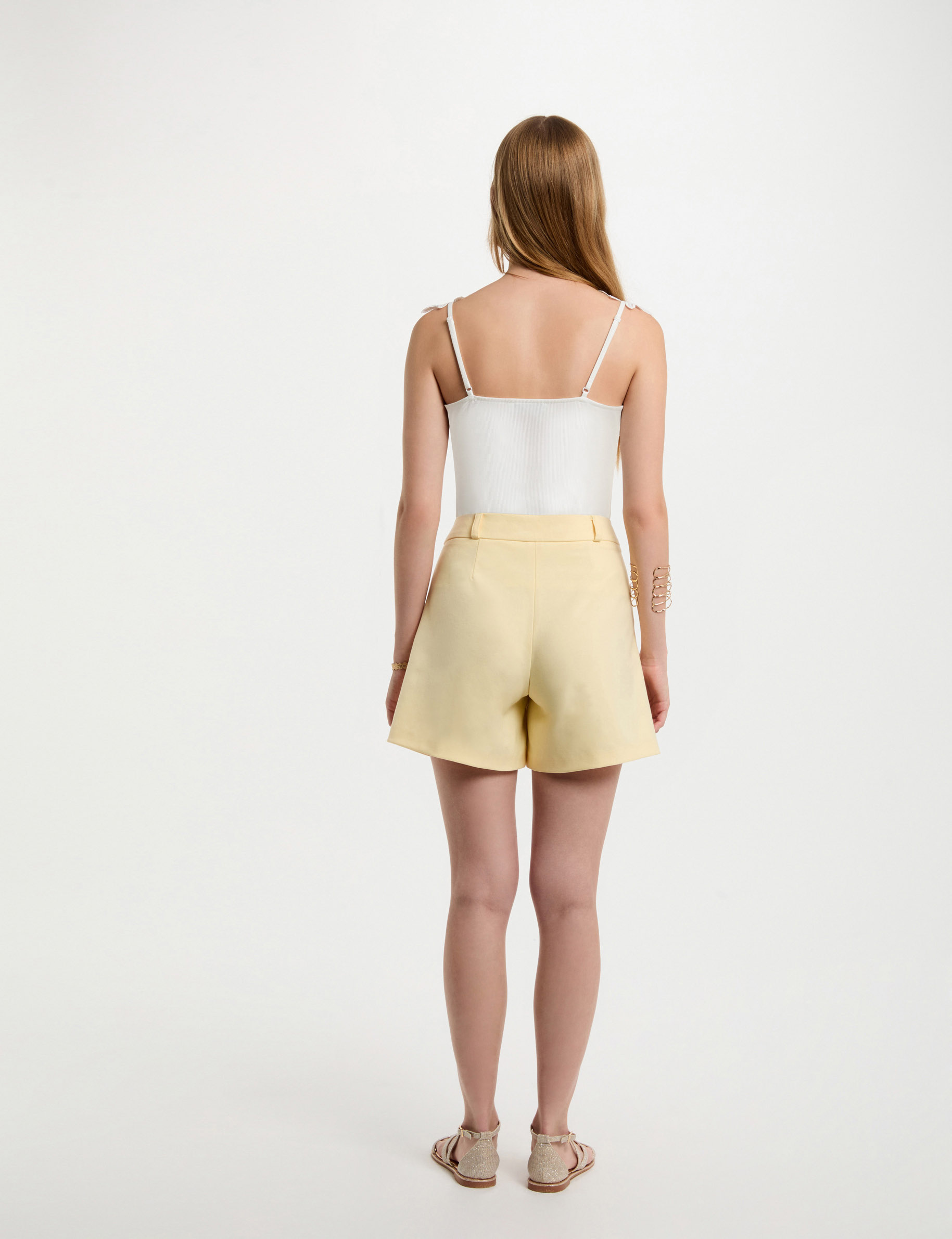 rechte korte broek pastel geel vrouw Rechte korte broek pastel geel vrouw