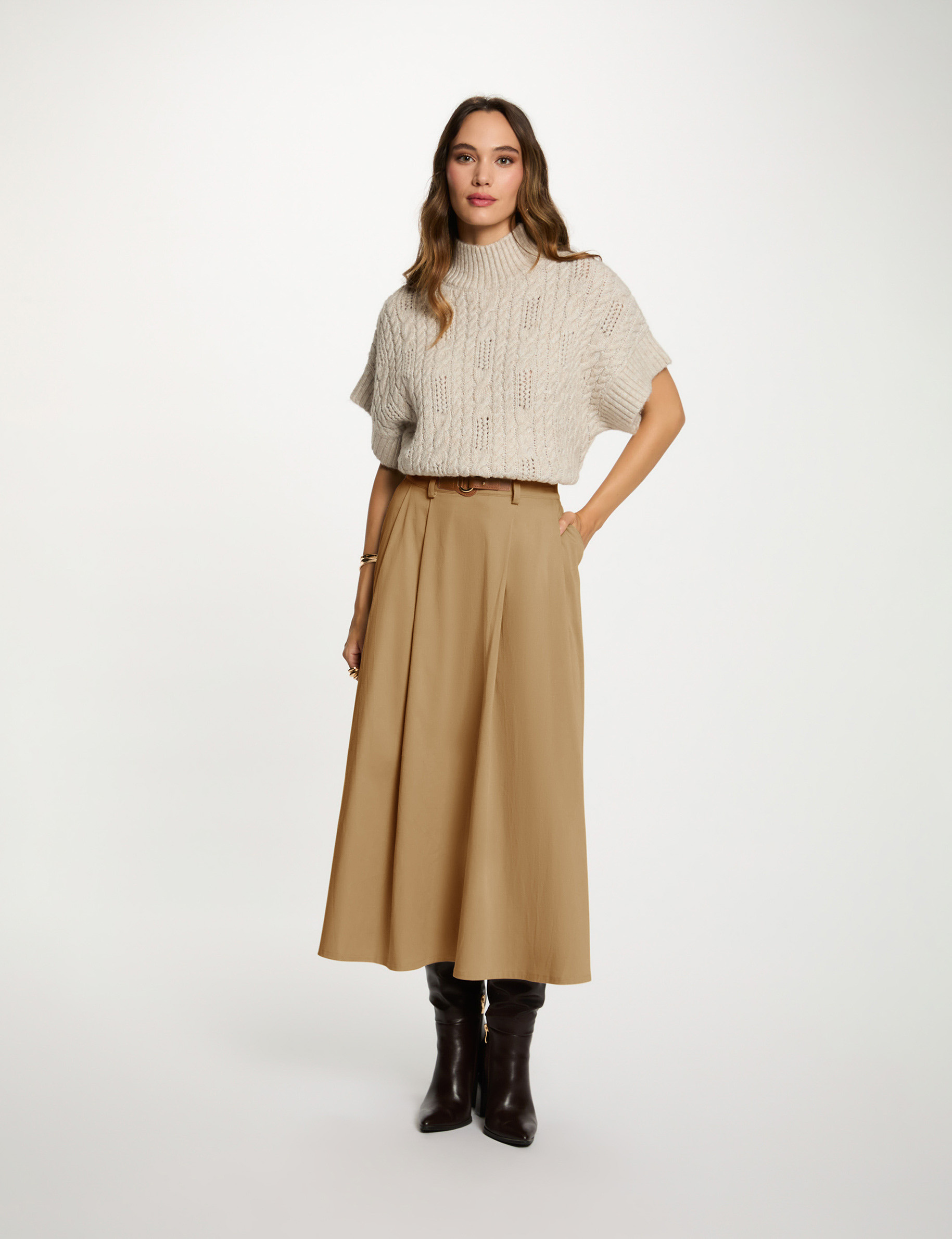 Korte trui met opstaande kraag beige vrouw
