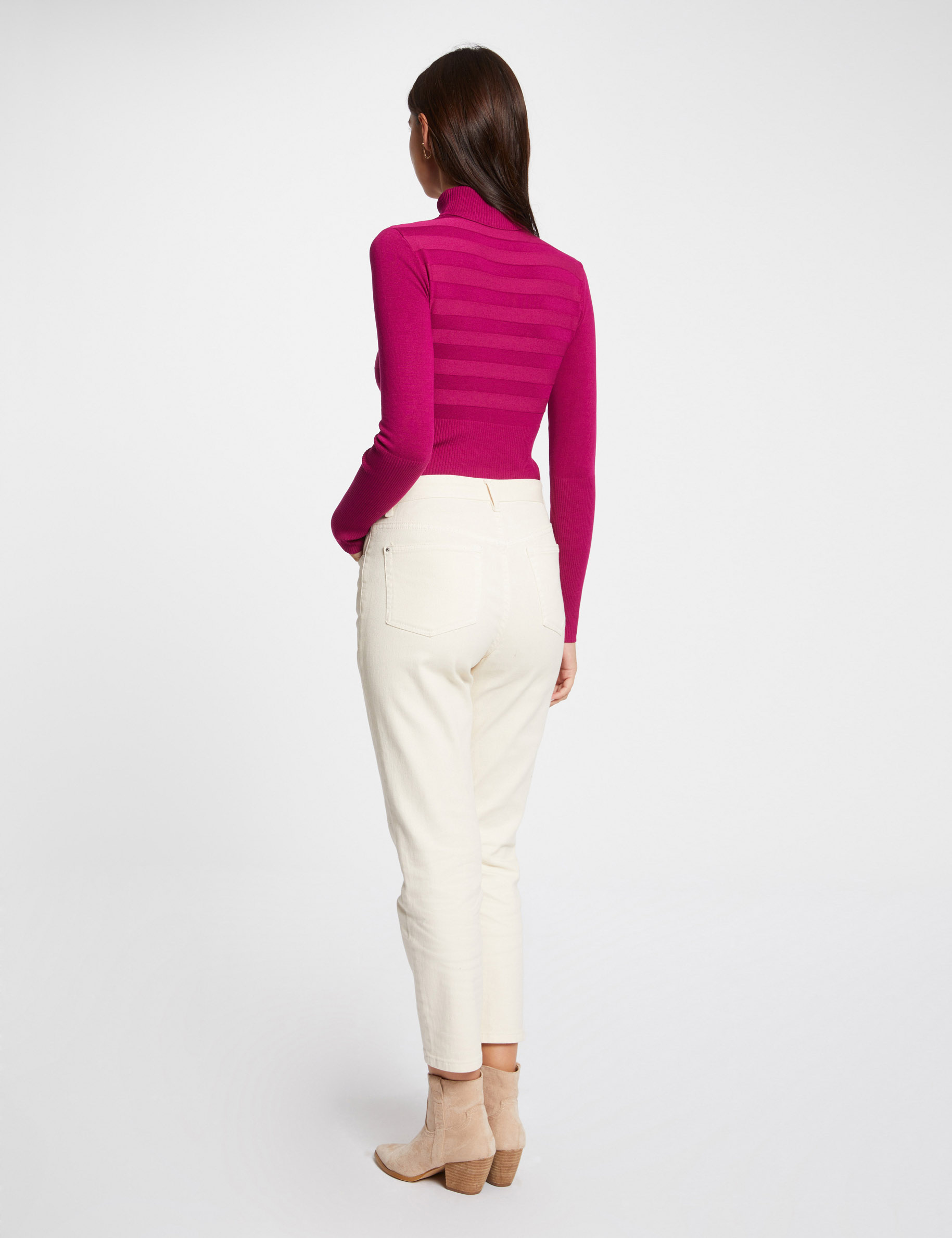 Pull col roul&eacute; ajust&eacute; rose fonce femme