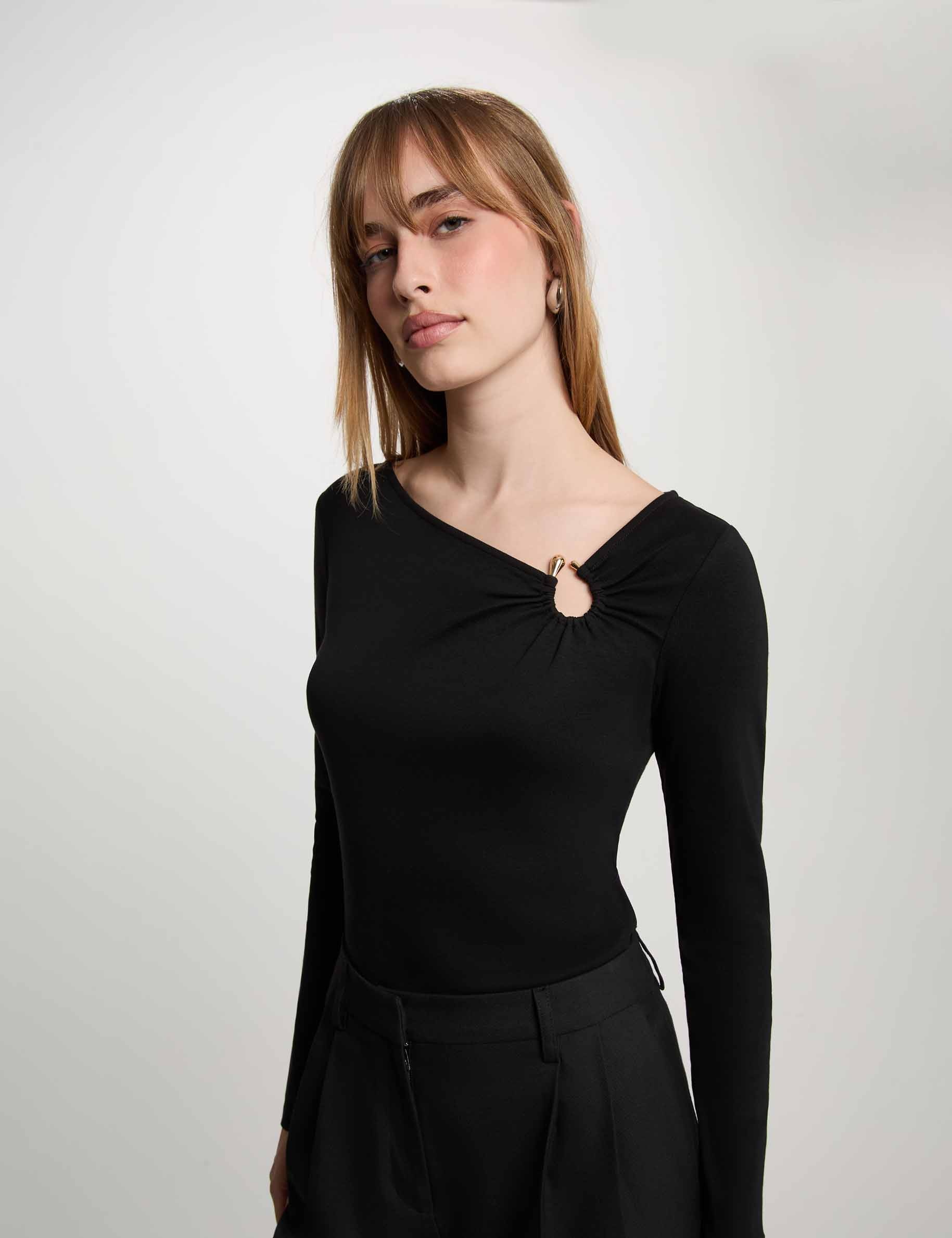 T-shirt d&eacute;collet&eacute; manches longues noir femme