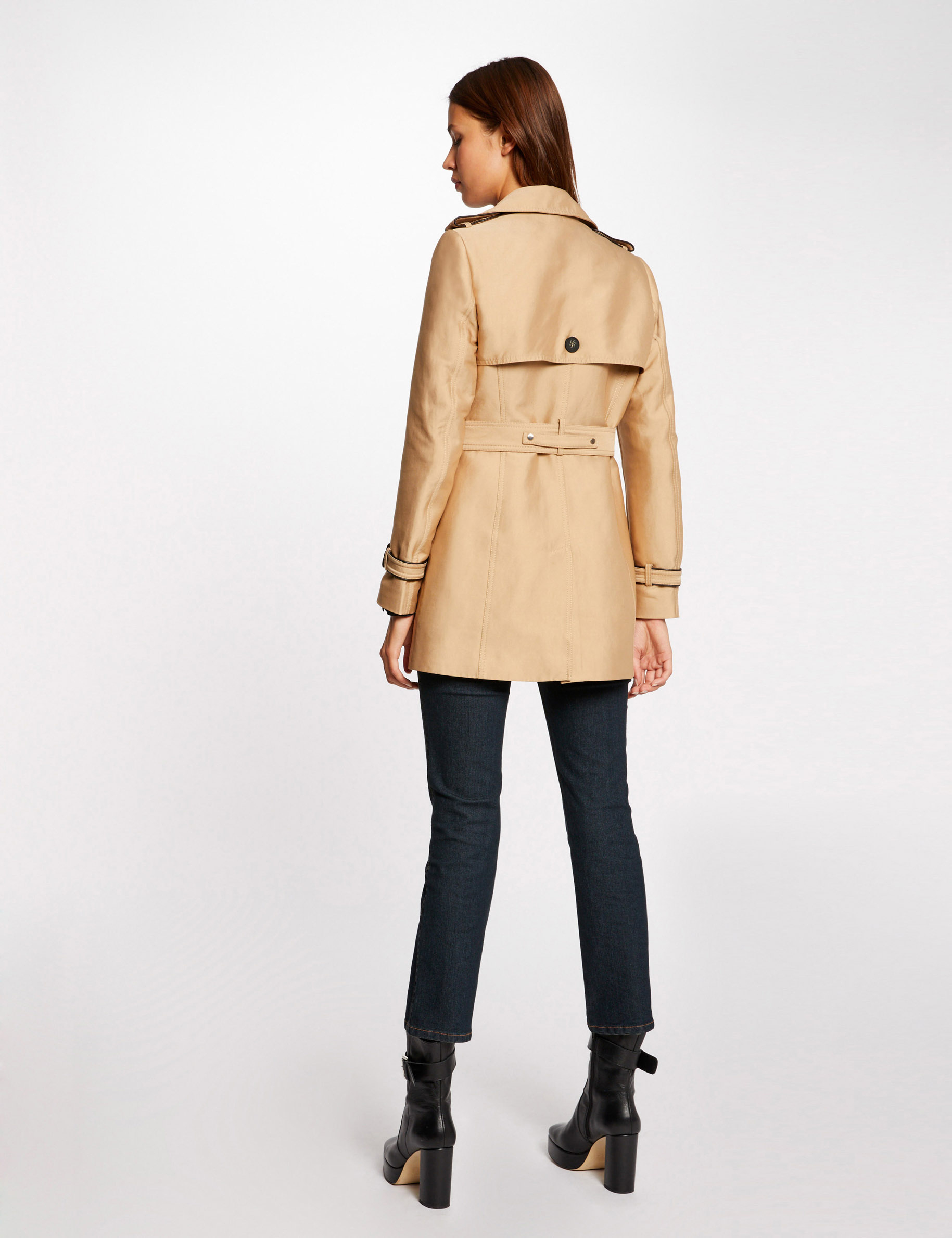 Rechte trenchcoat met knopen en ceintuur beige vrouw