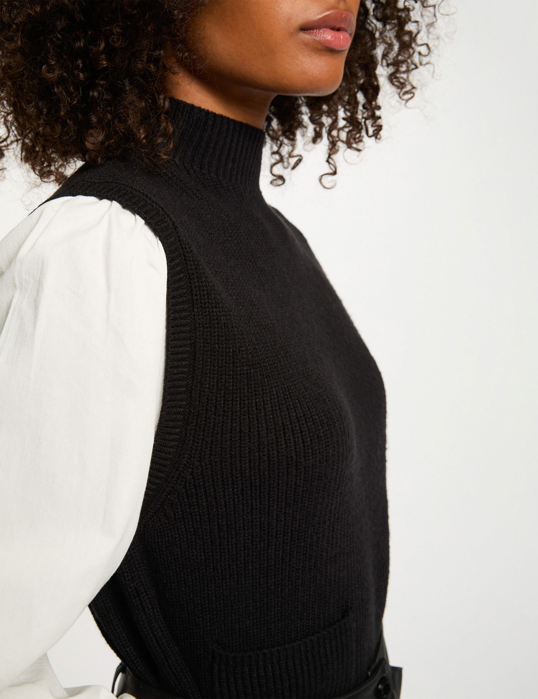 Pull court sans manches noir femme