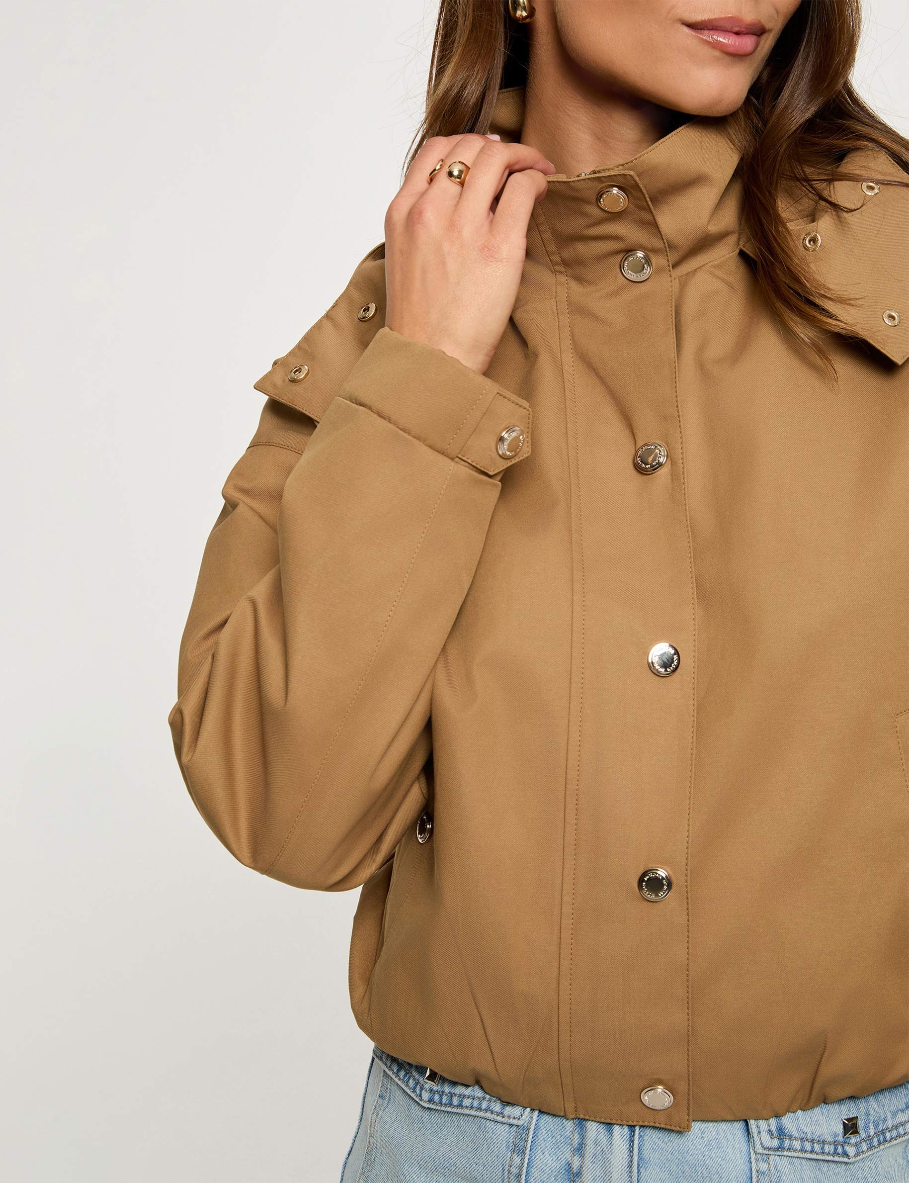 Kort jack met opstaande kraag camel vrouw