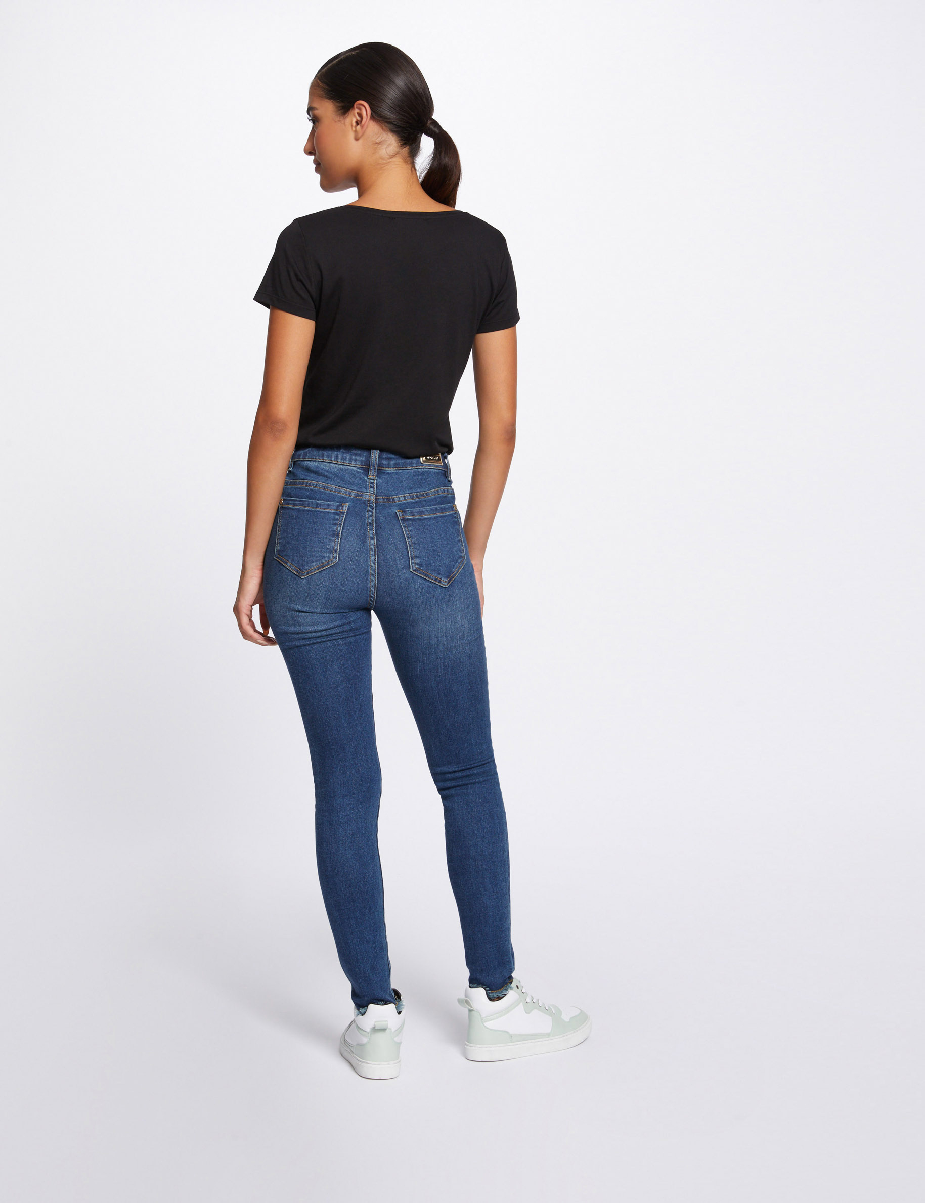 T-shirt met korte mouwen en borduursel zwart vrouw T-shirt met korte mouwen en borduursel zwart vrouw