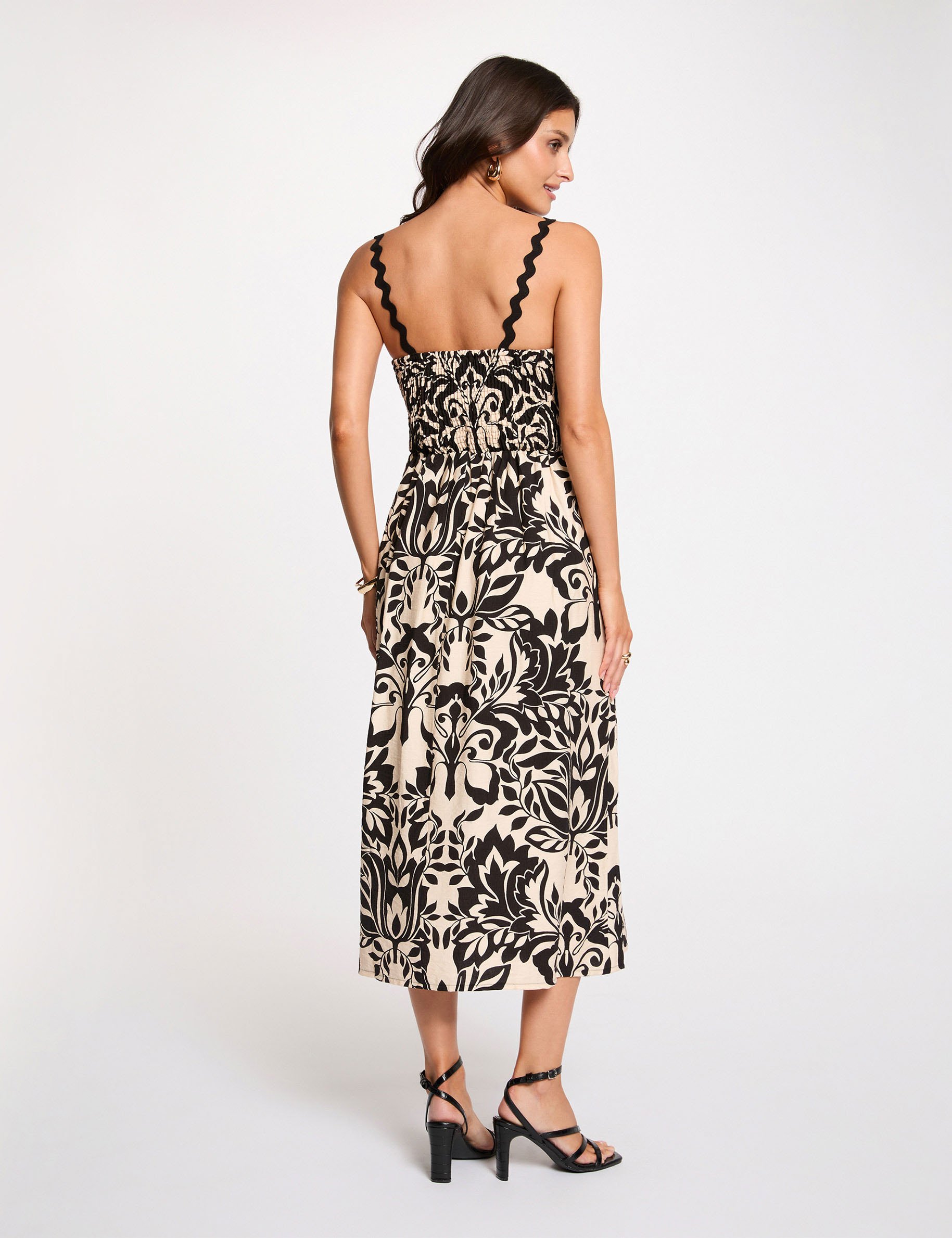 Midirok met vierkante hals. zwart vrouw