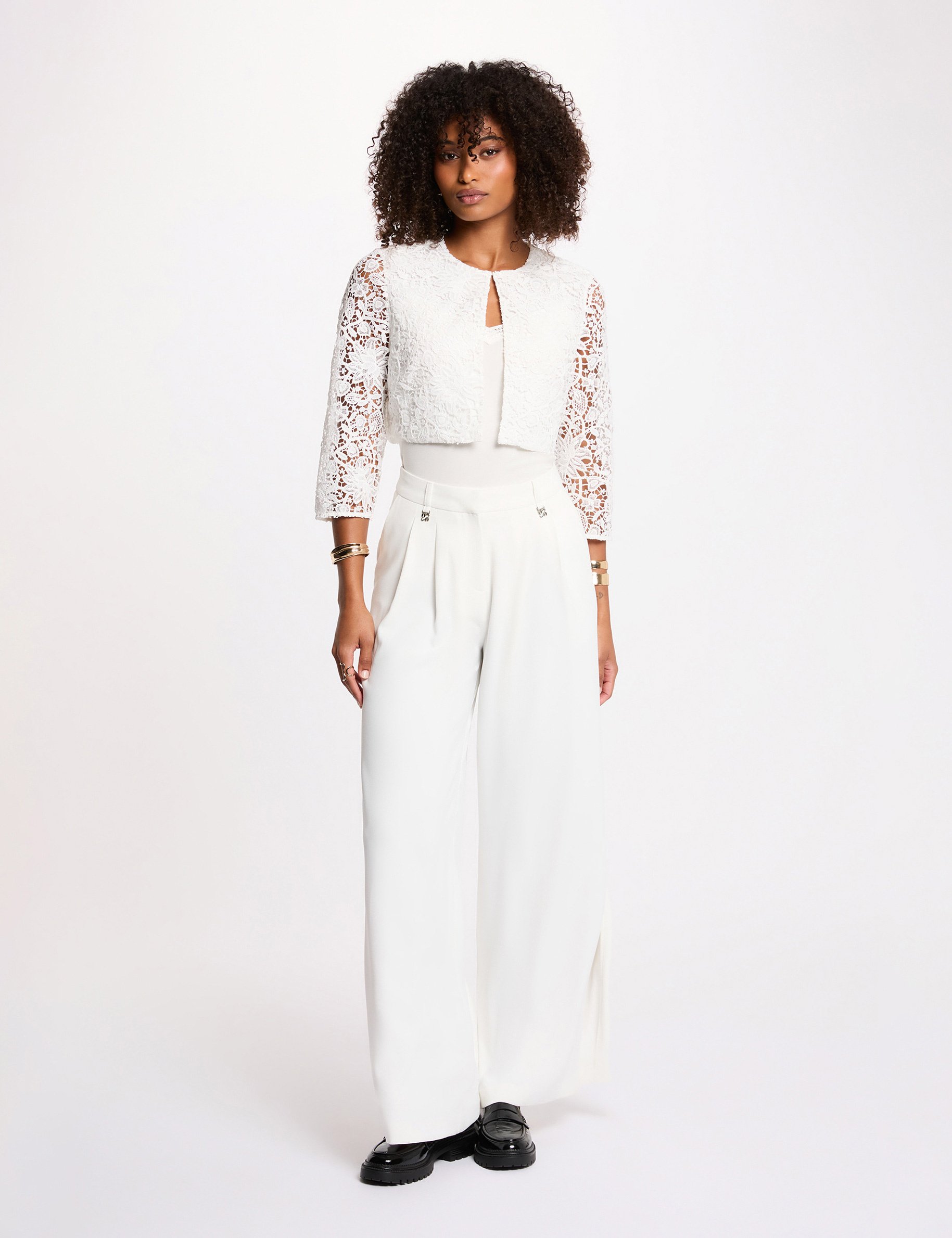 Getailleerd kanten bolero helder wit vrouw