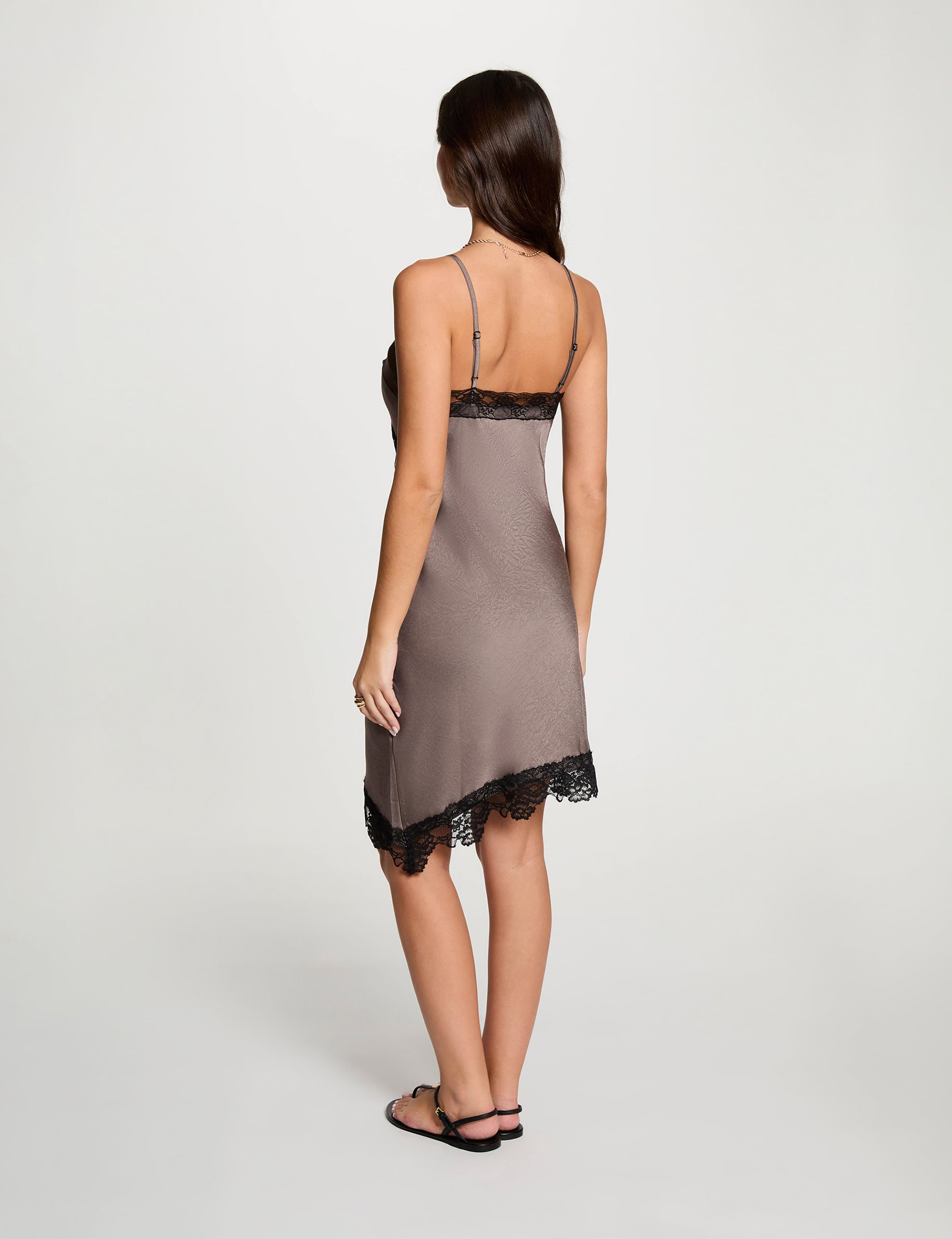 Robe asym&eacute;trique satin&eacute;e taupe femme
