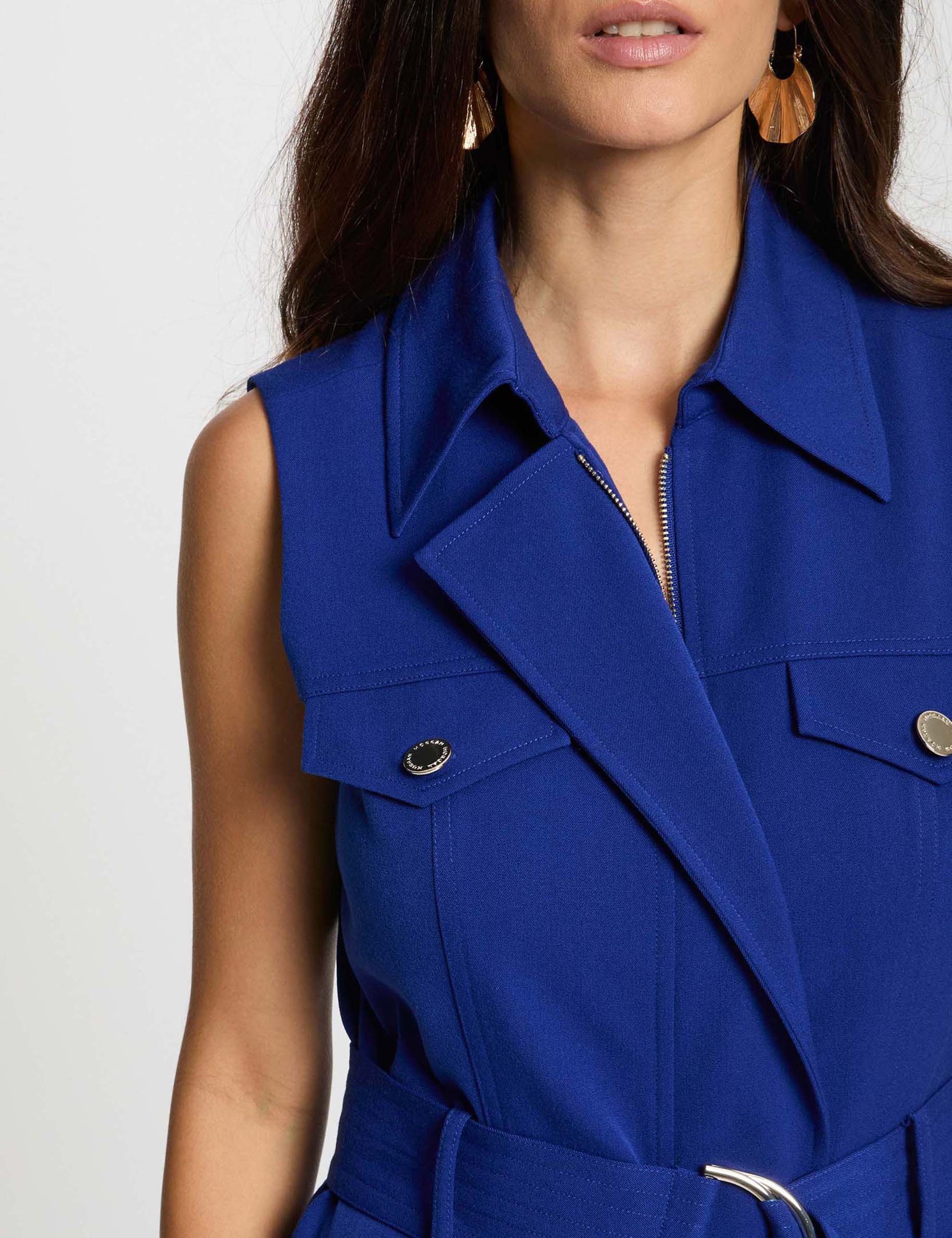 Korte getailleerde jurk met riem bleu pétrole vrouw