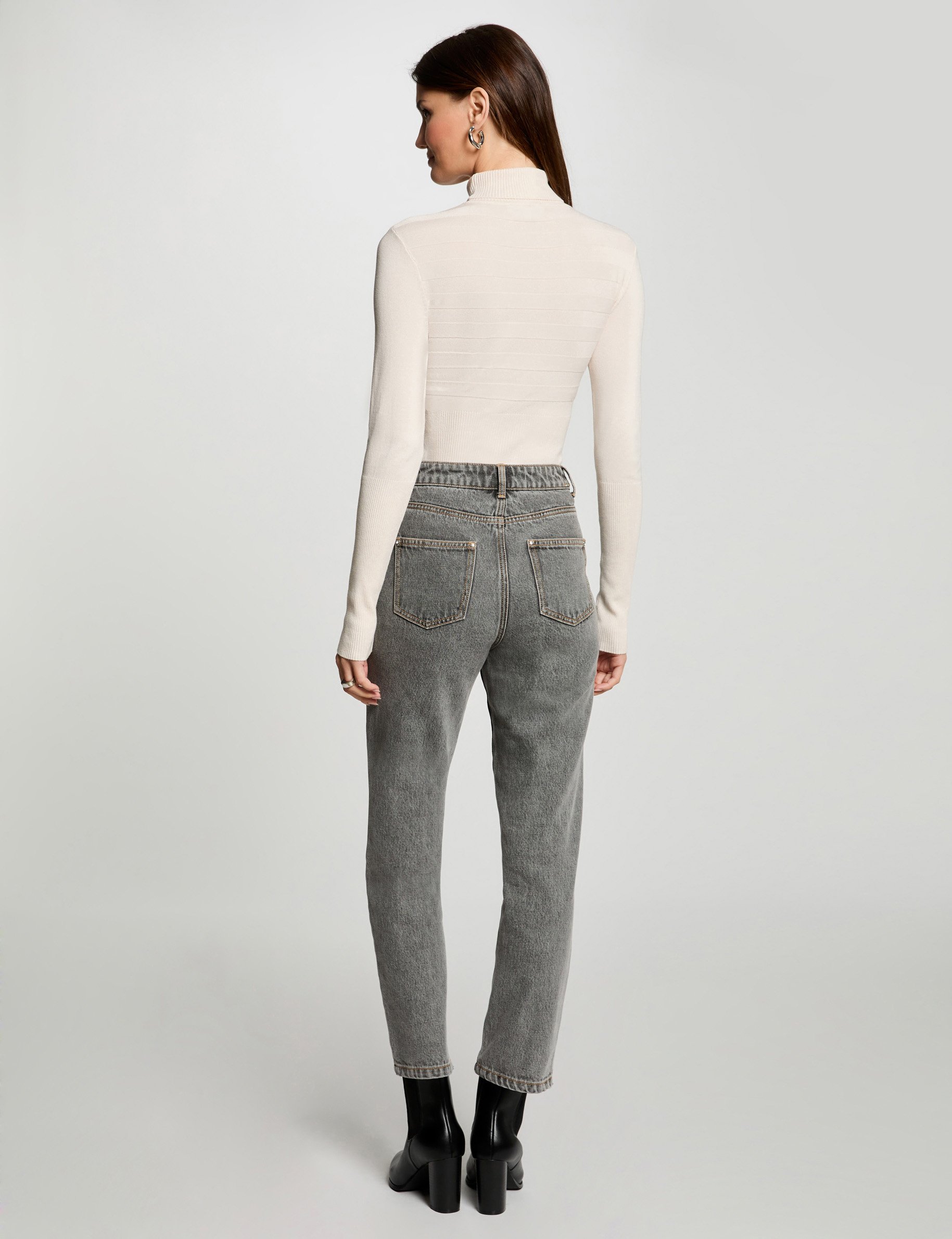 Pull col roul&eacute; ajust&eacute; ivoire femme