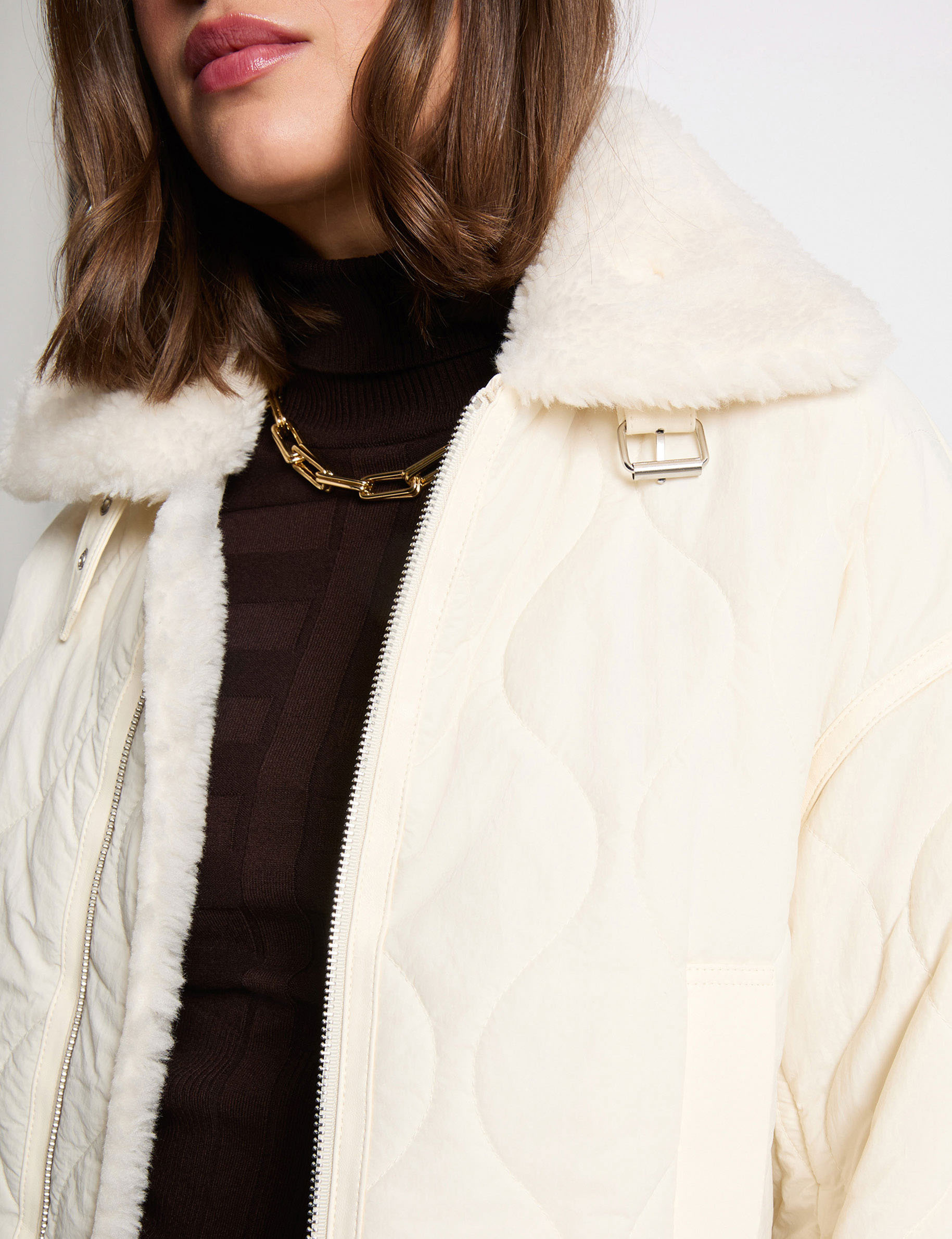 Getailleerde korte donsjas ivoor vrouw