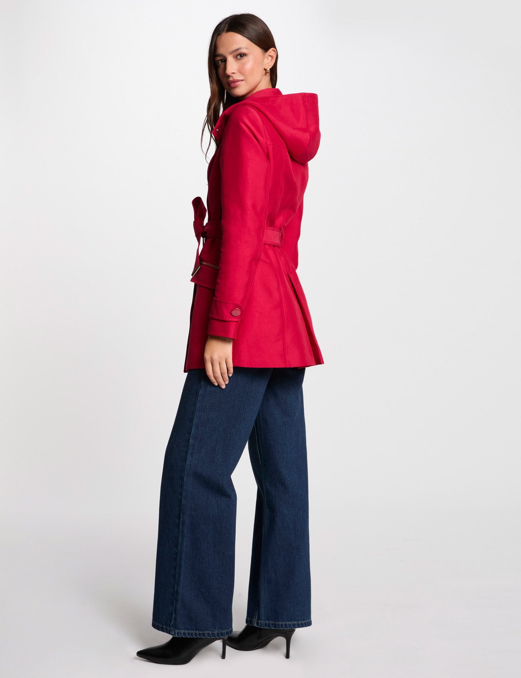 trench cintre ceinture a capuche rouge femme Trench cintré ceinturé à capuche rouge femme