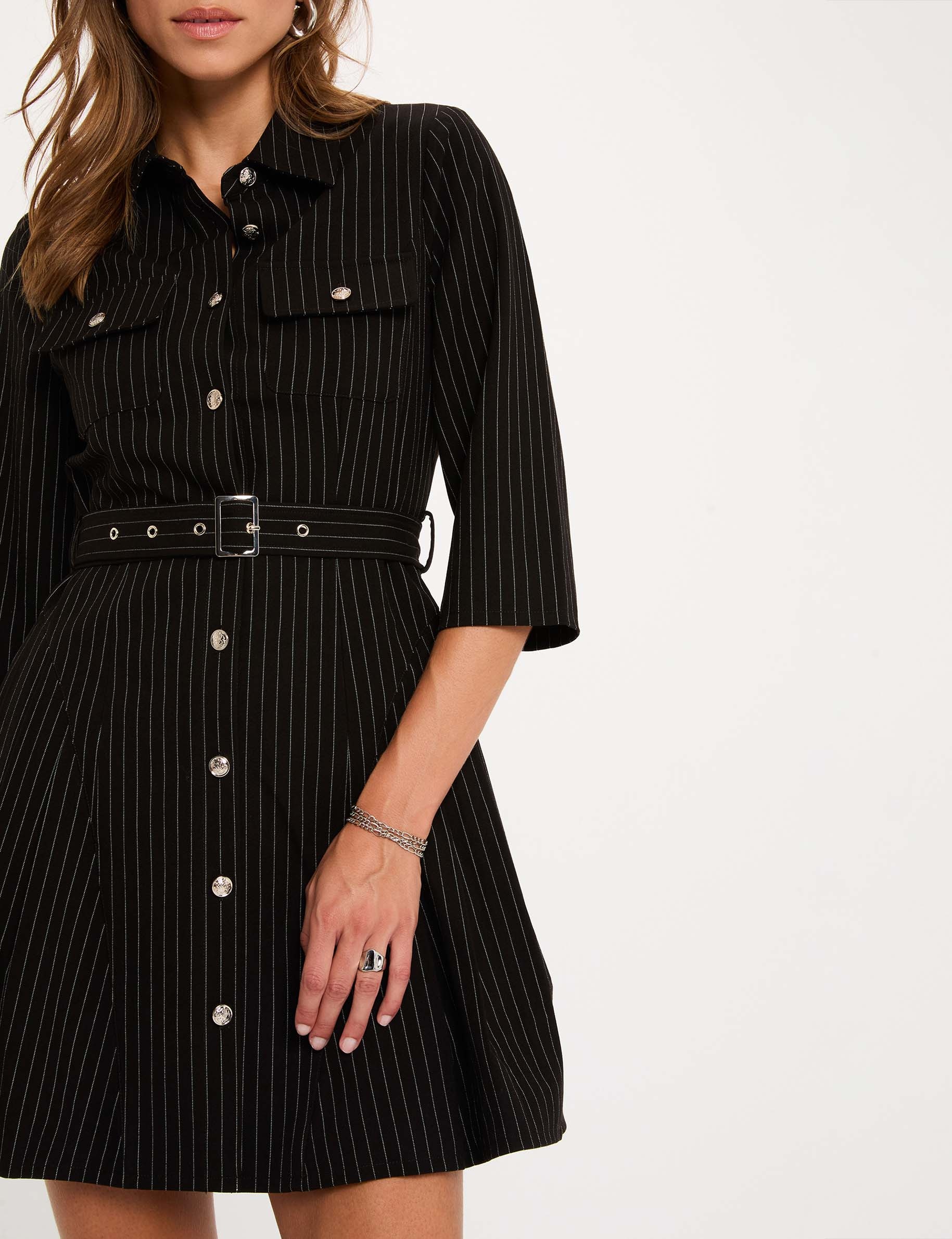 Robe courte ajust&eacute;e noir femme