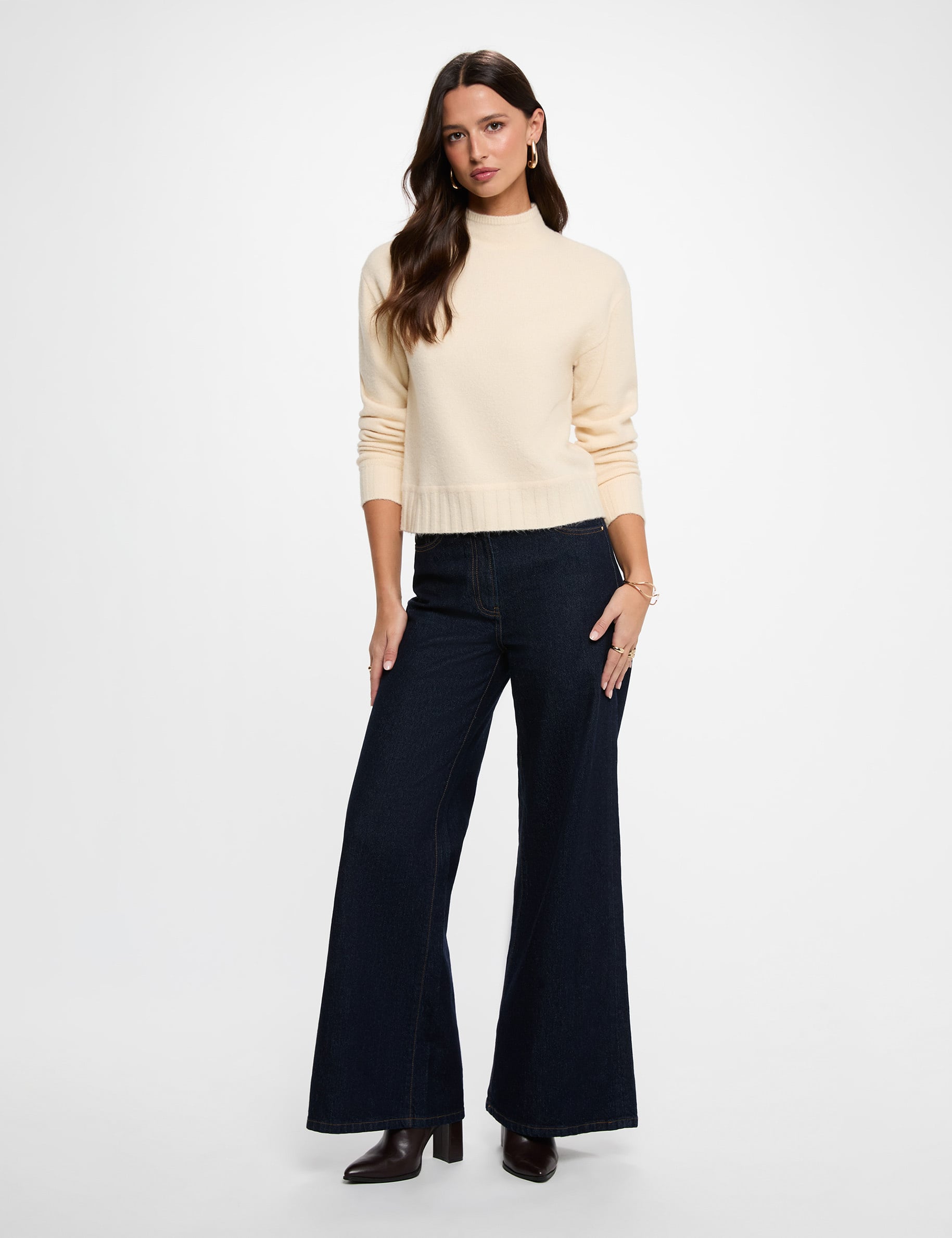 Trui met opstaande kraag beige vrouw