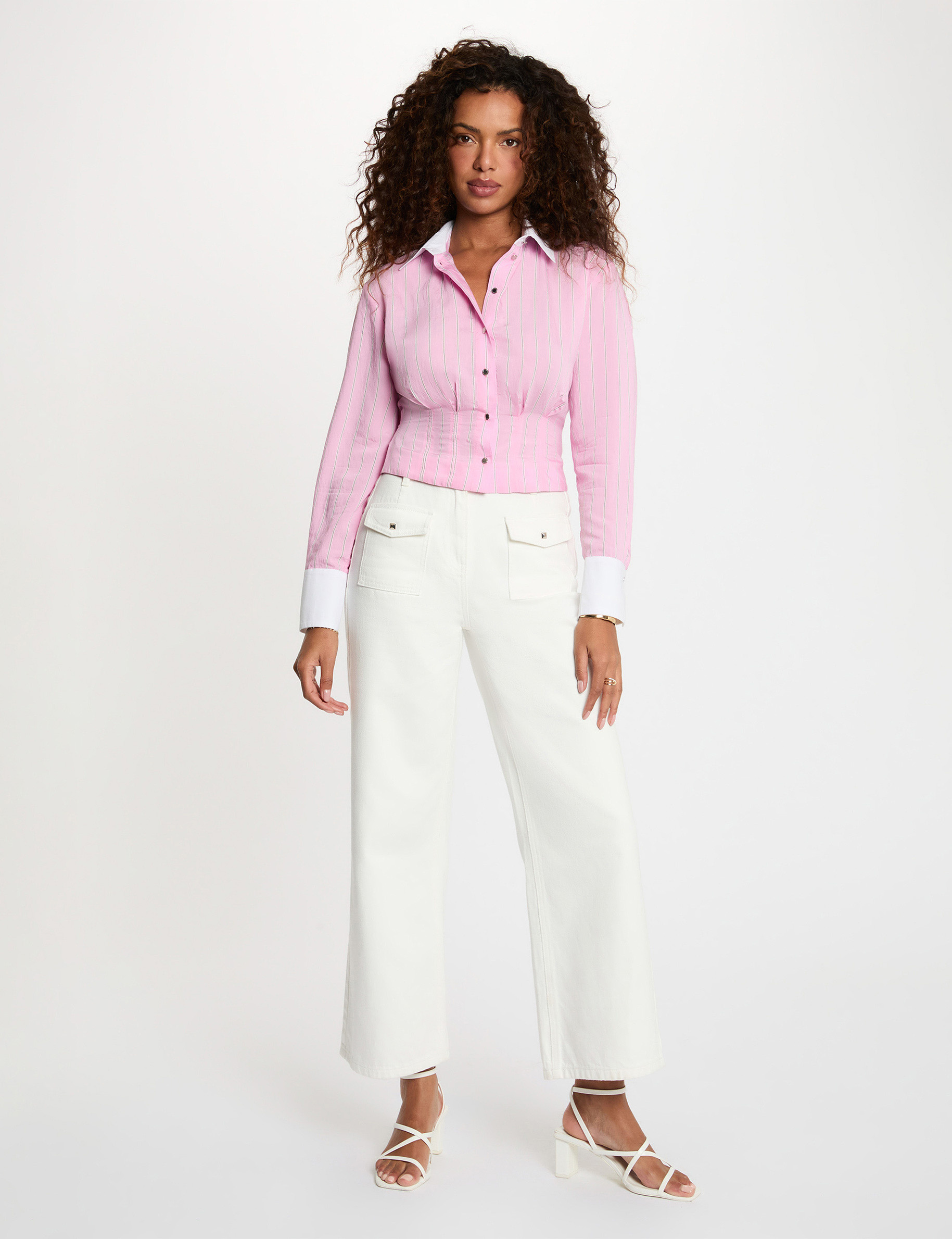 Chemise ajust&eacute;e col v rose femme
