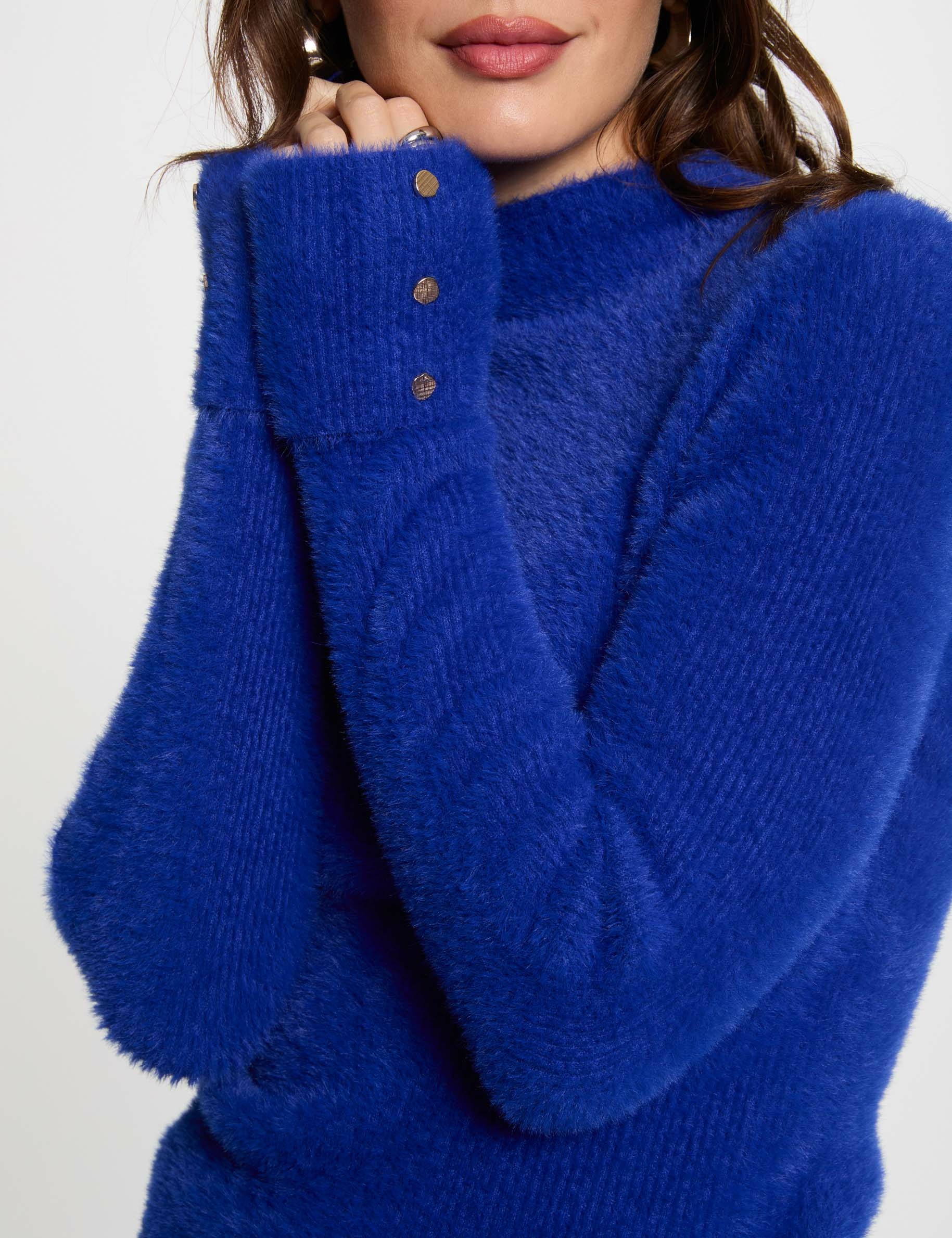 lang gebreide trui met pluizige stof bleu vrouw Lang gebreide trui met pluizige stof bleu vrouw