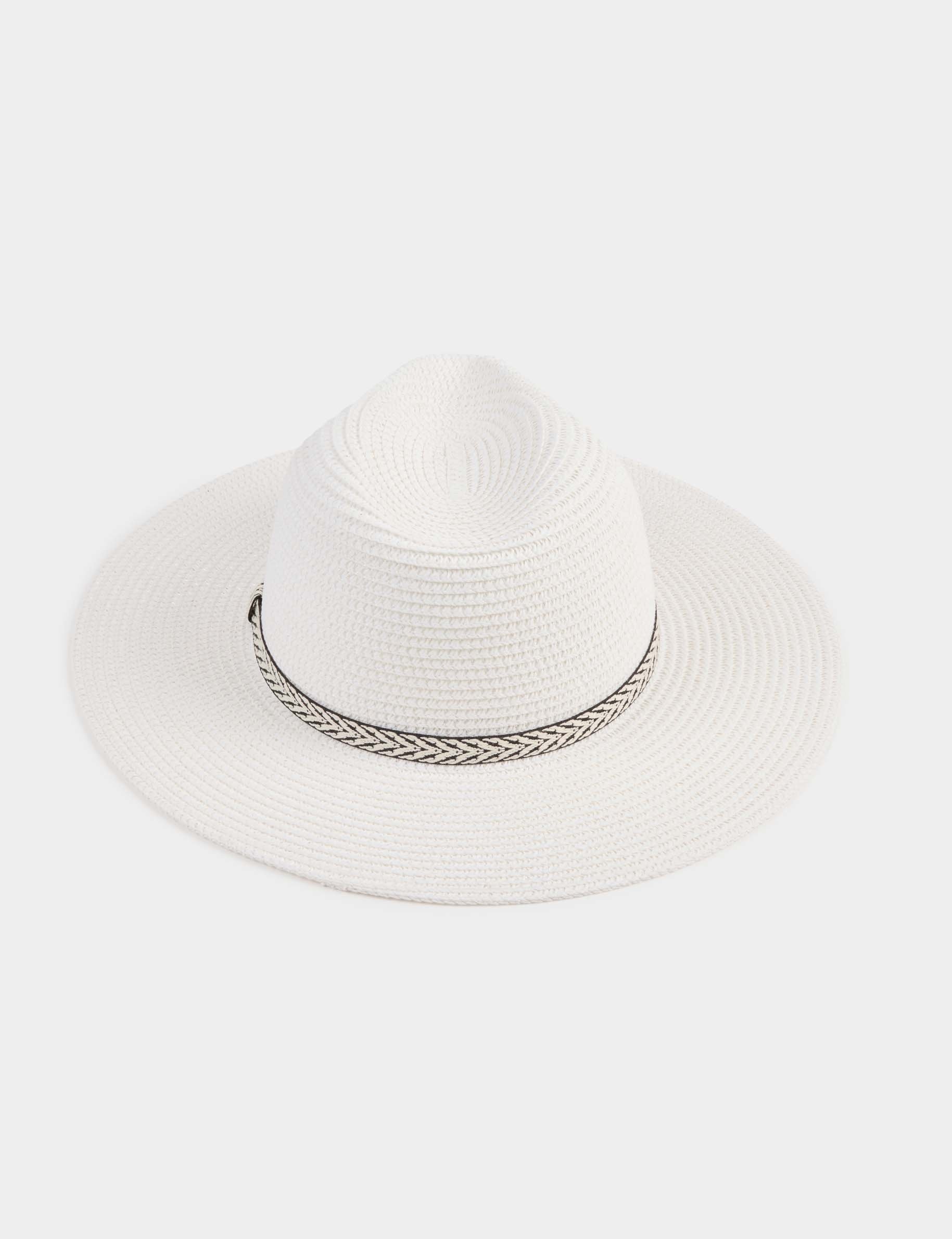 Grafische strohoed helder wit vrouw