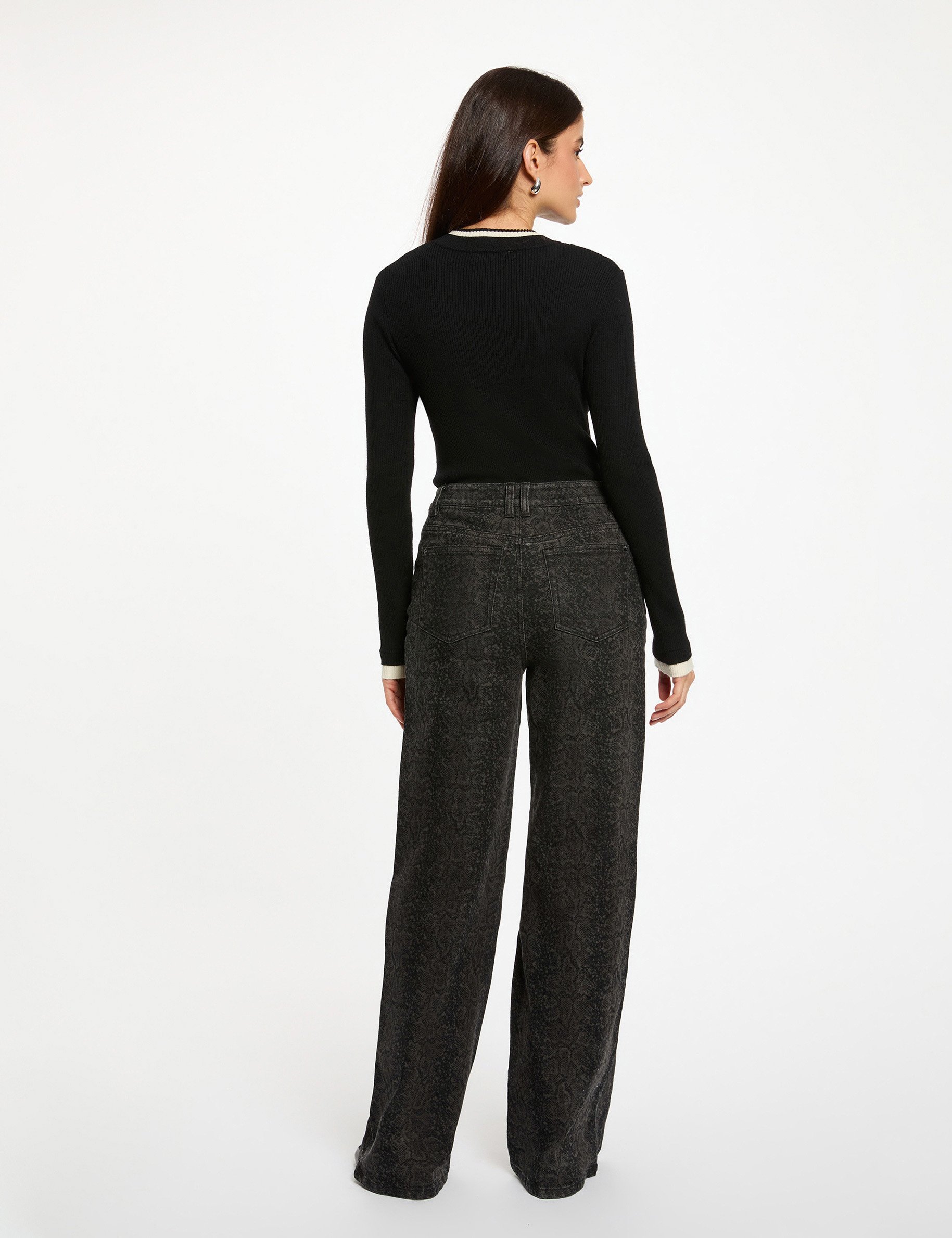 Pull court col montant noir femme