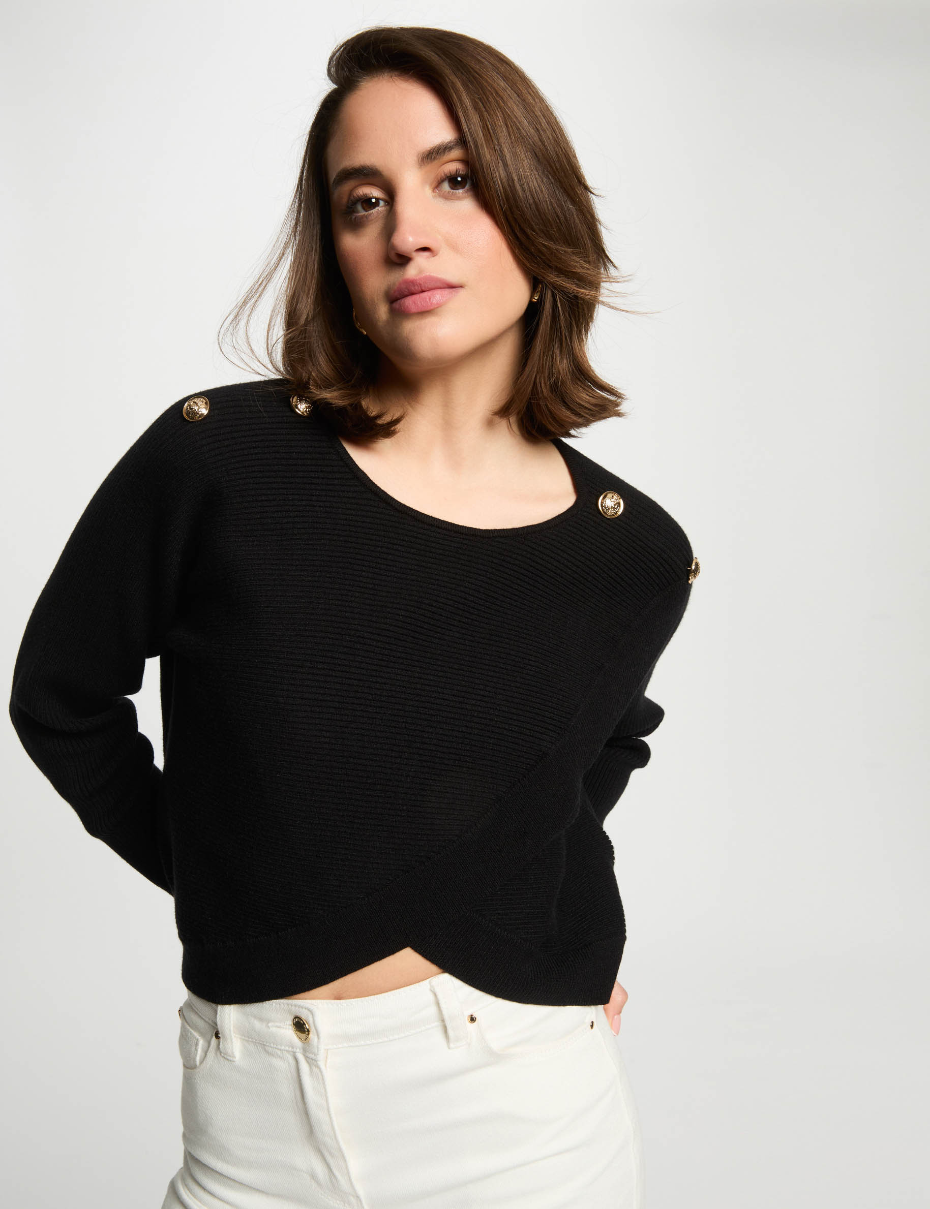pull col rond et boutons noir femme Pull col rond et boutons noir femme