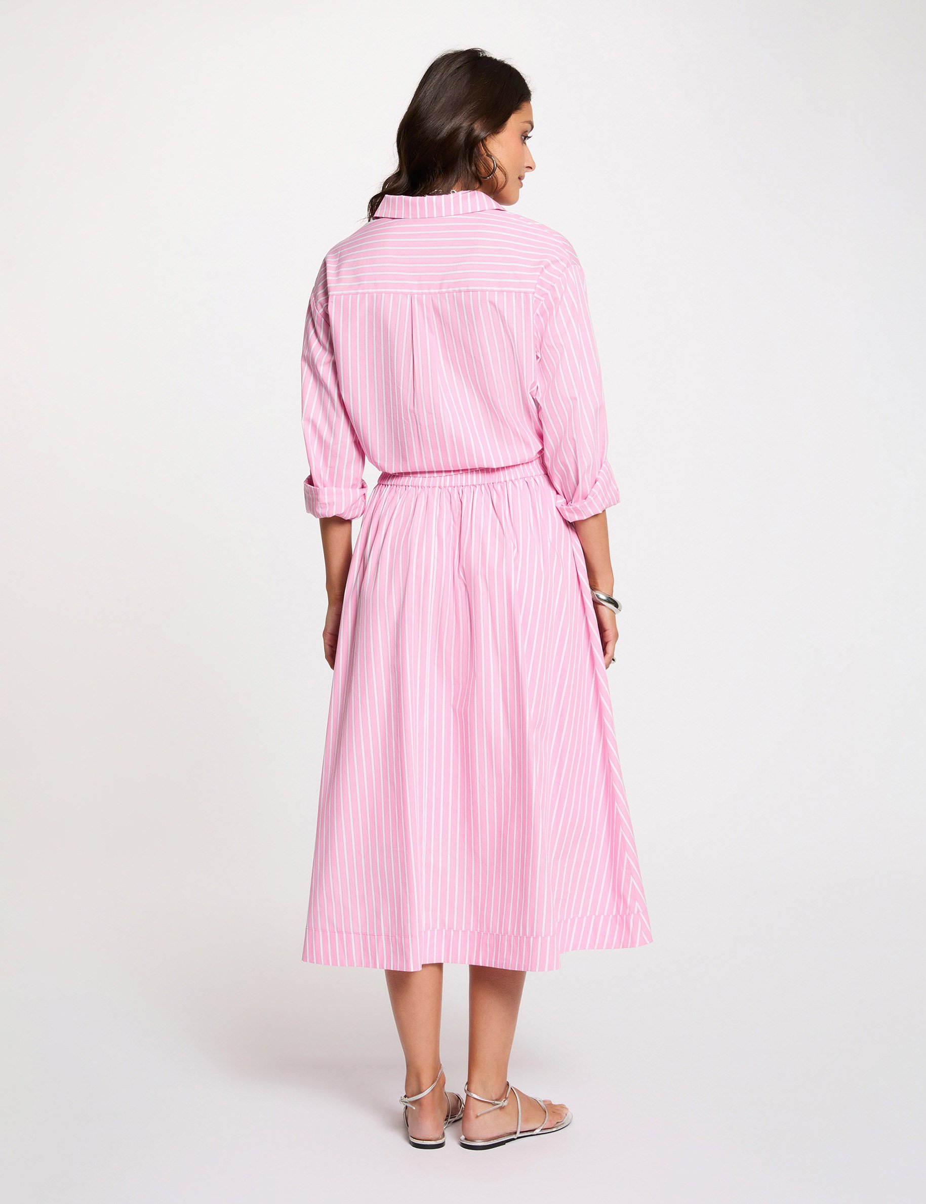 Oversized gestreept overhemd roze vrouw
