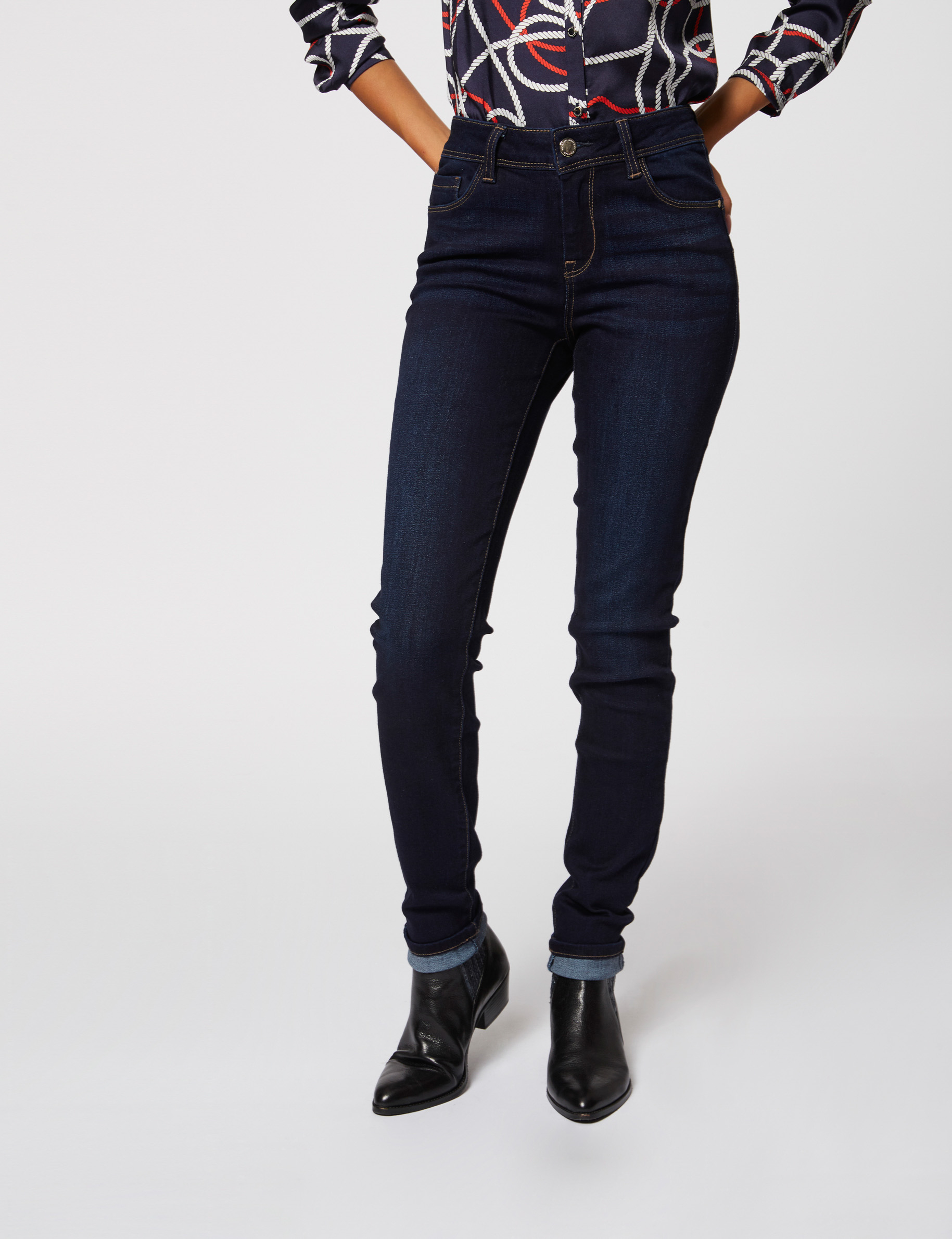 Jeans slim taille standard &agrave; poches denim brut femme