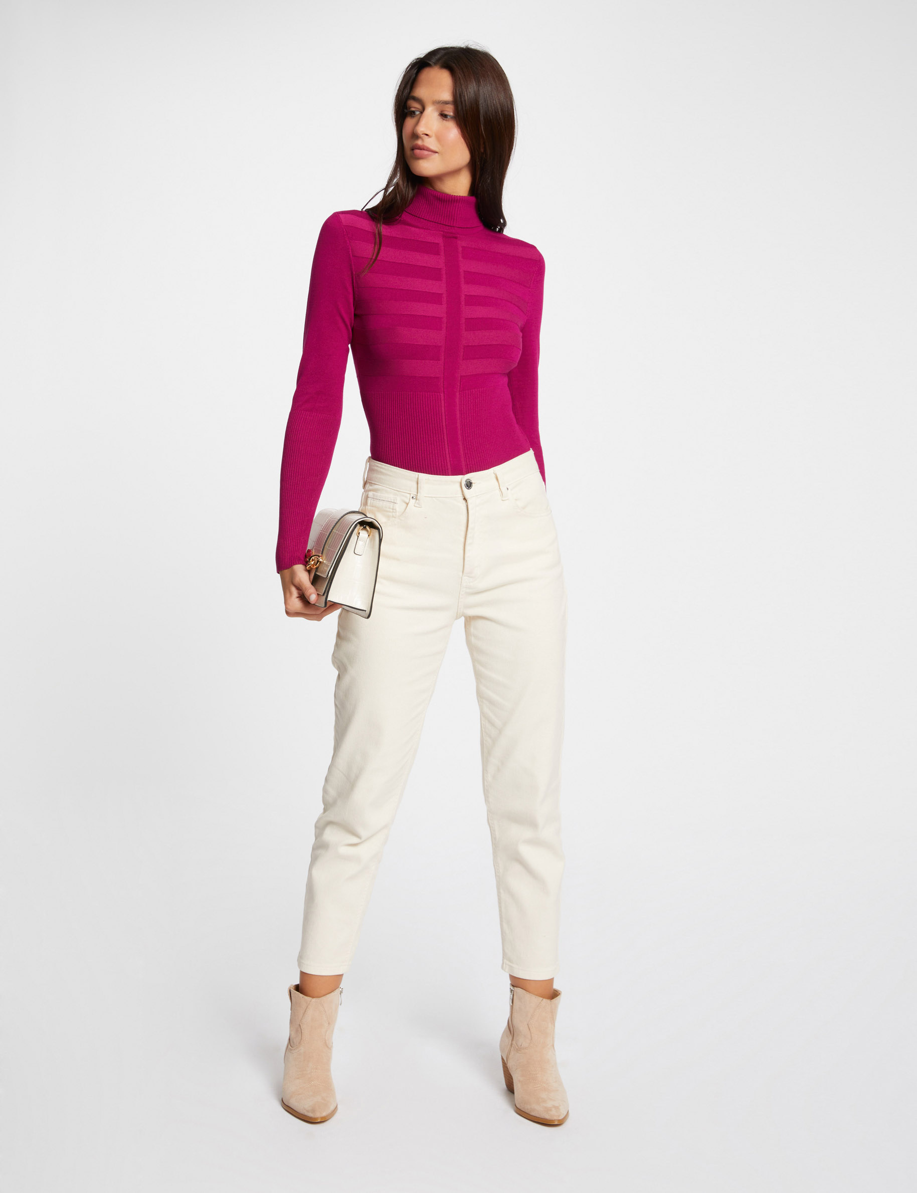 Pull col roul&eacute; ajust&eacute; rose fonce femme