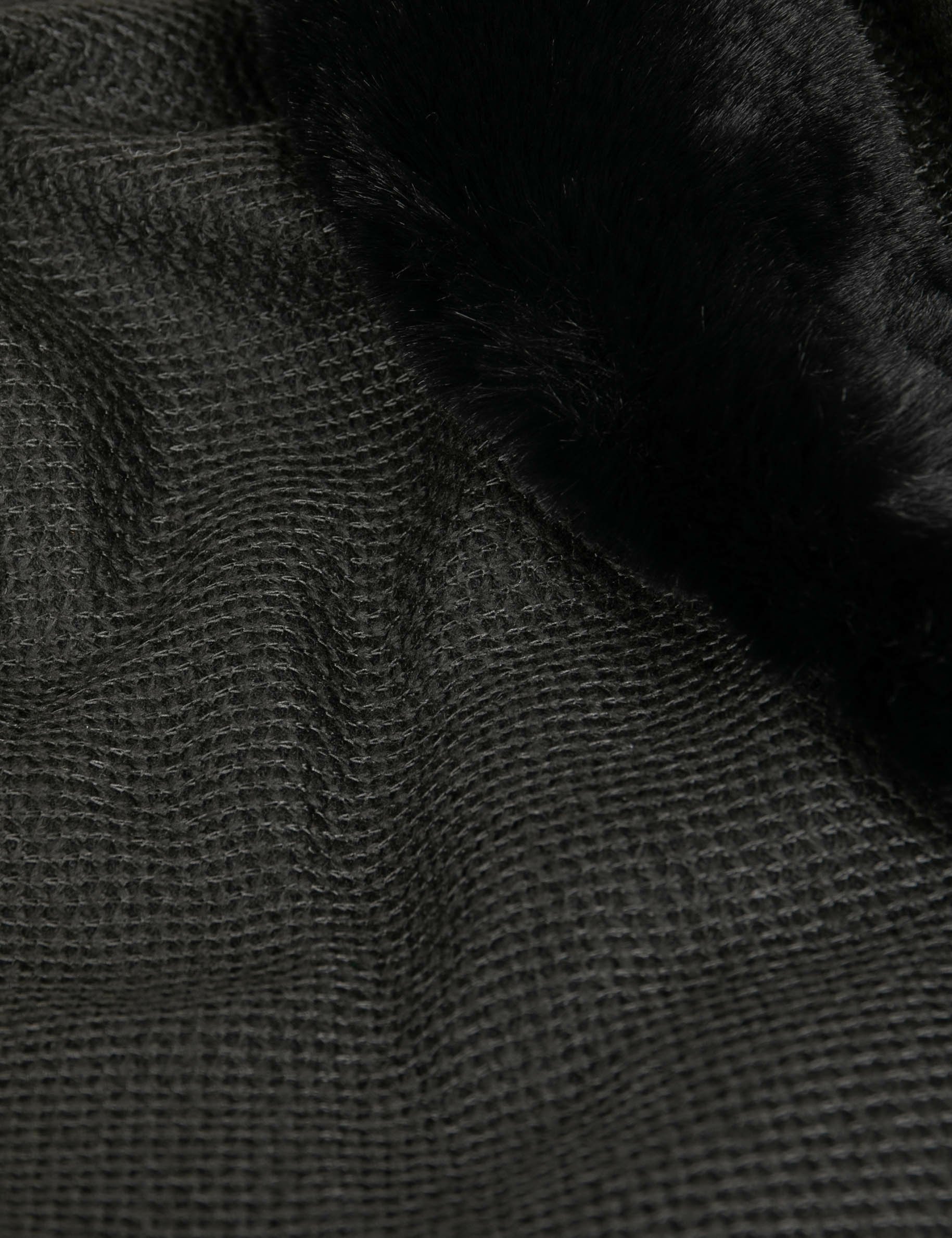 cape met details van imitatiebont zwart vrouw Cape met details van imitatiebont zwart vrouw