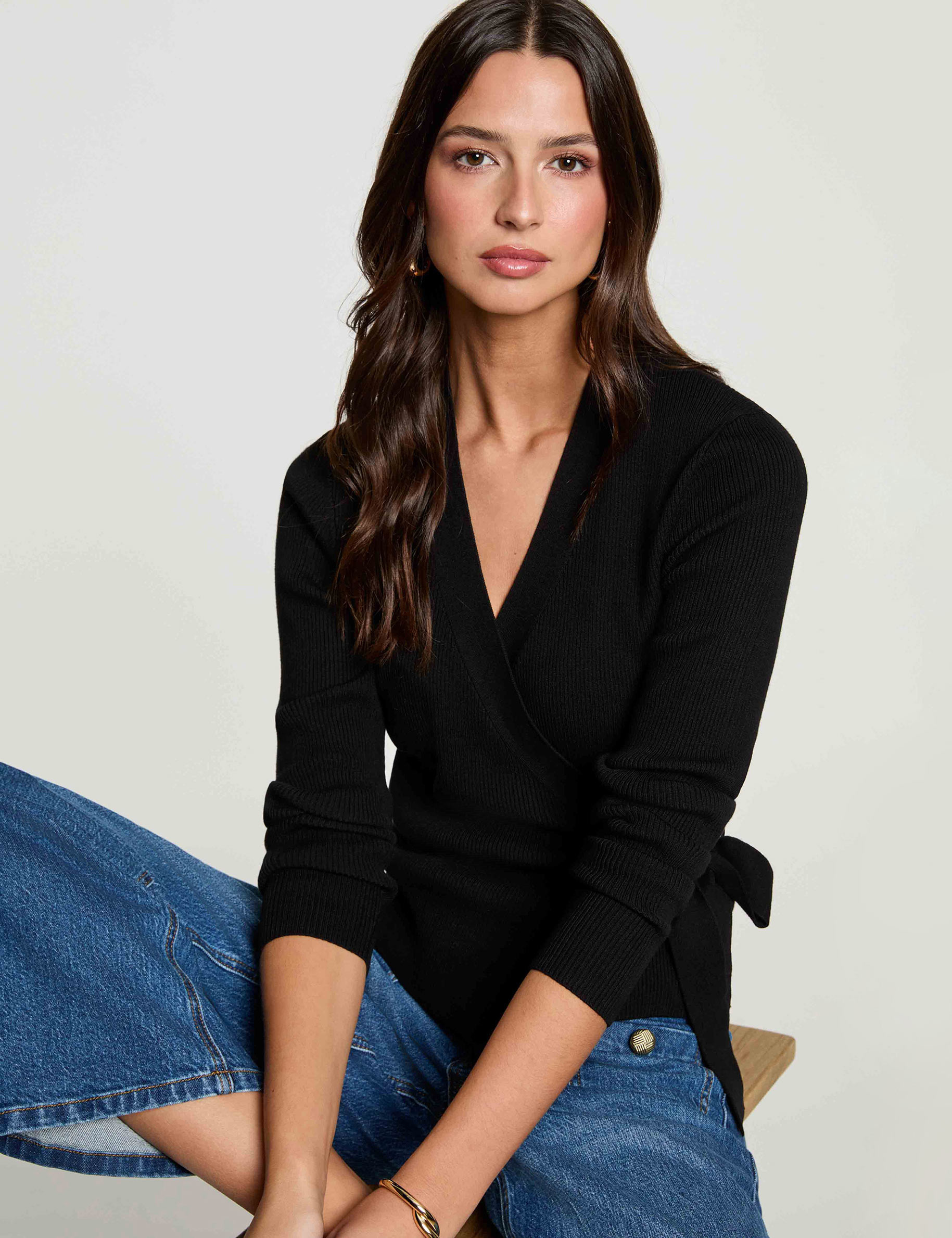 Pull cache-coeur col v noir femme