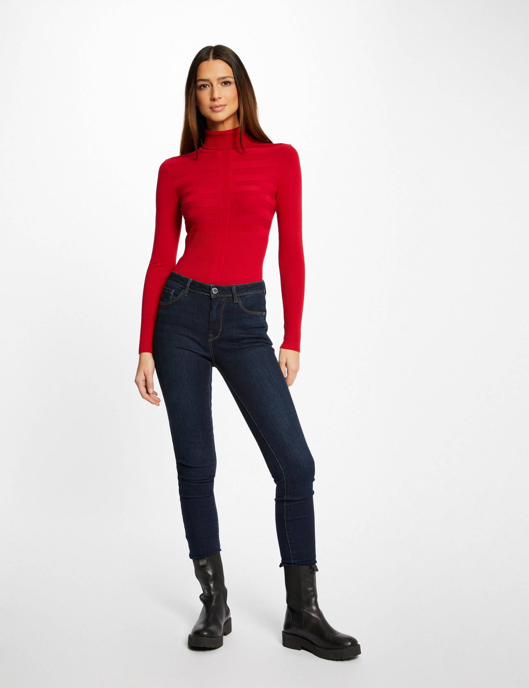 Pull col roul&eacute; ajust&eacute; rouge vin femme