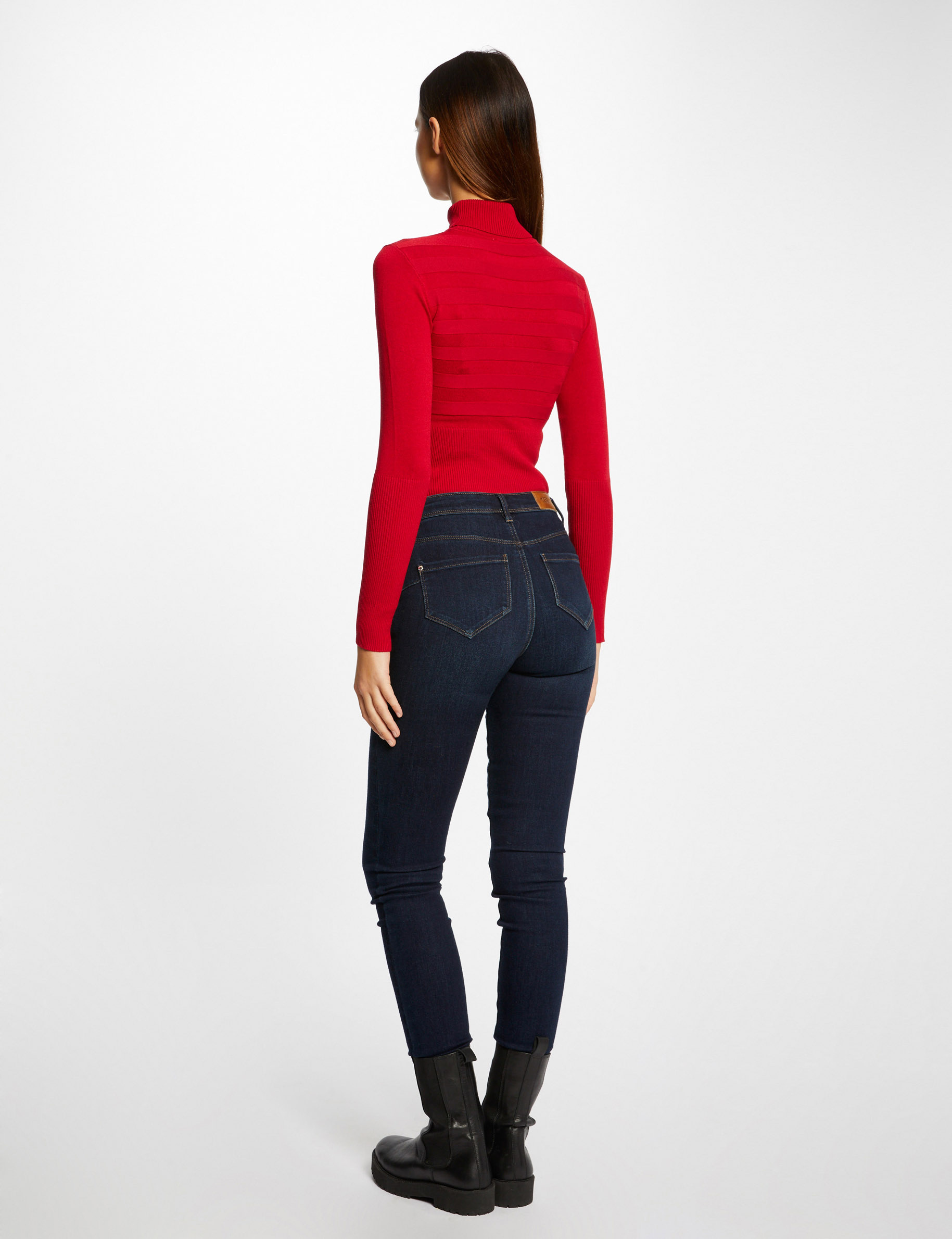 Pull col roul&eacute; ajust&eacute; rouge vin femme