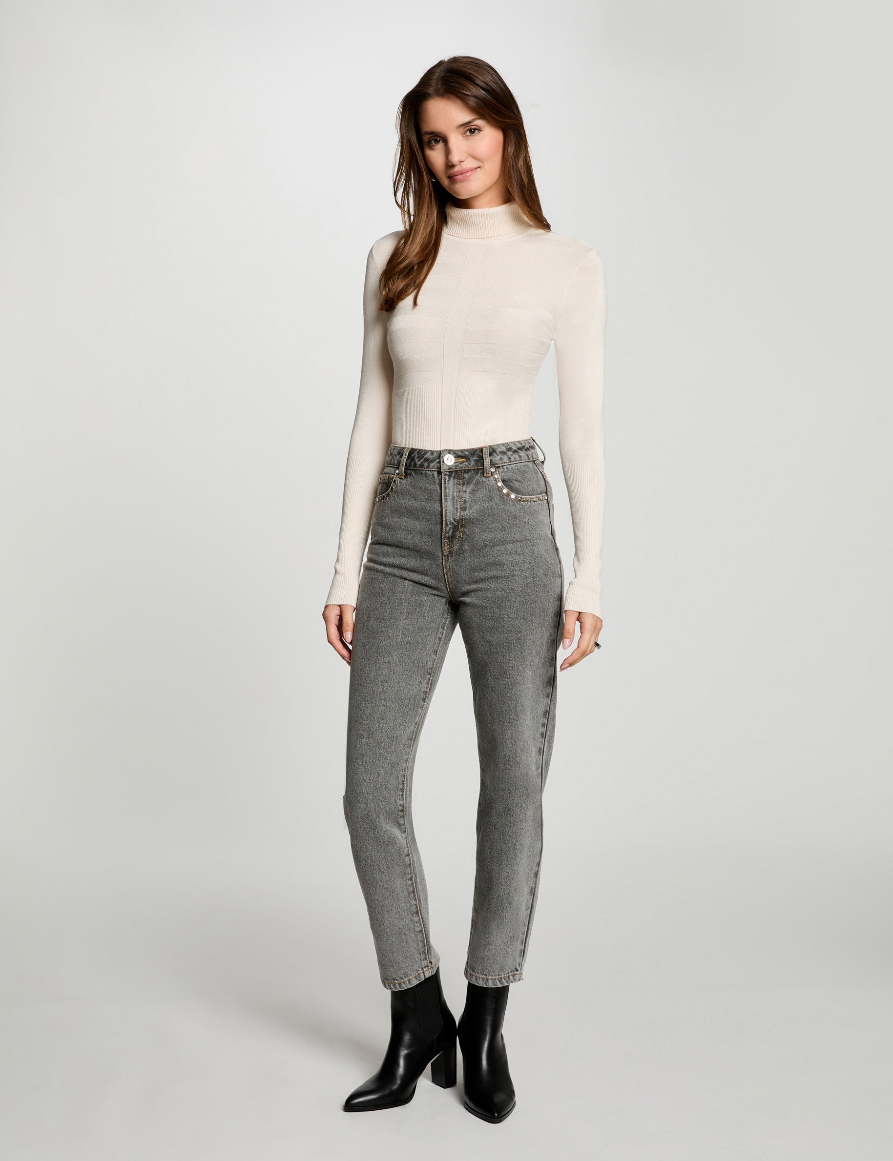 Pull col roul&eacute; ajust&eacute; ivoire femme