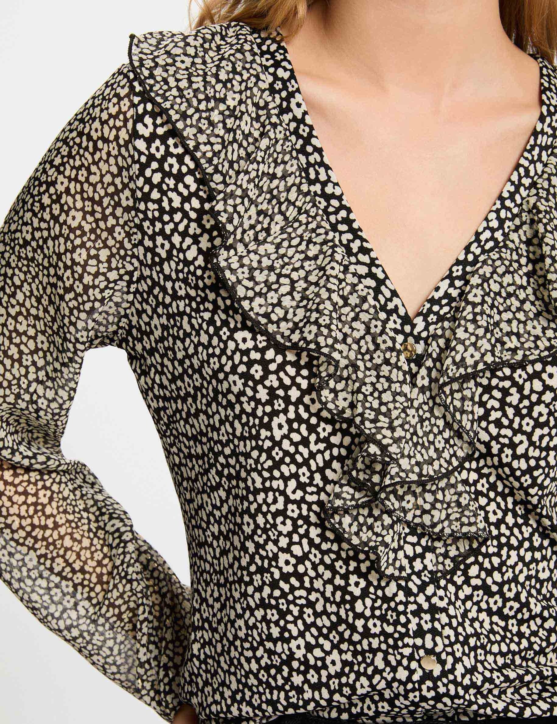 top met v hals en lange mouwen zwart vrouw Top met V-hals en lange mouwen zwart vrouw
