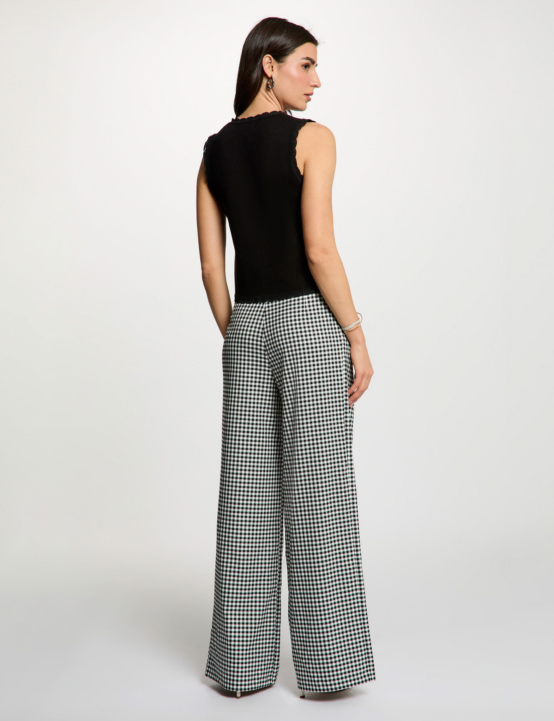 Getailleerd vest met ronde hals zwart vrouw