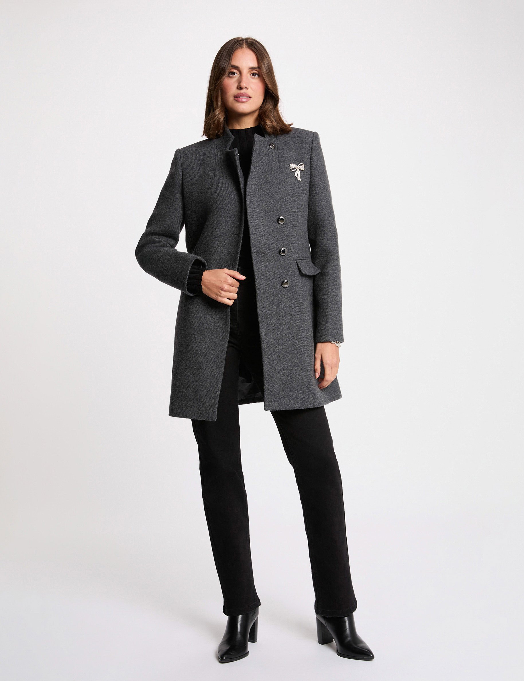 getailleerde boucle jas donkergrijs vrouw Getailleerde bouclé jas donkergrijs vrouw