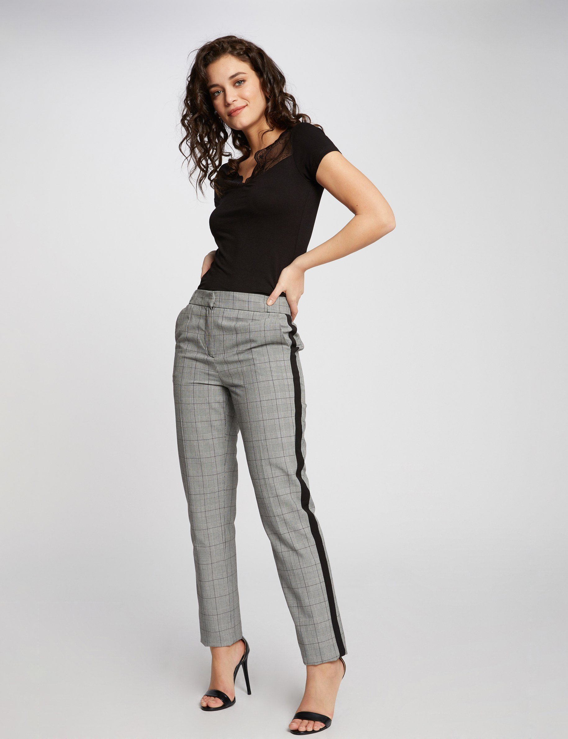 Aansluitende T-shirt met kant inzet zwart vrouw