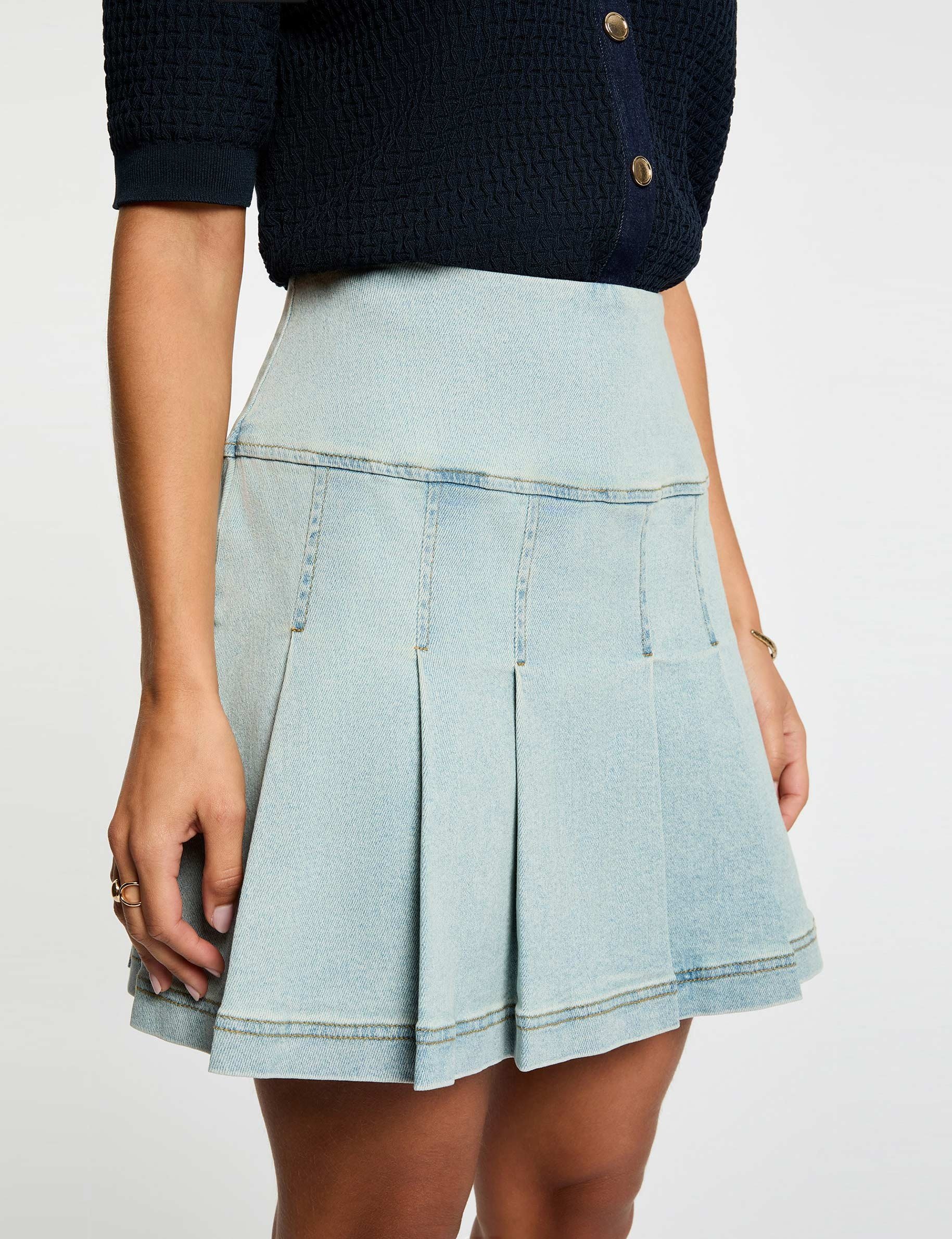 Jupe courte pliss&eacute;e denim bleach femme