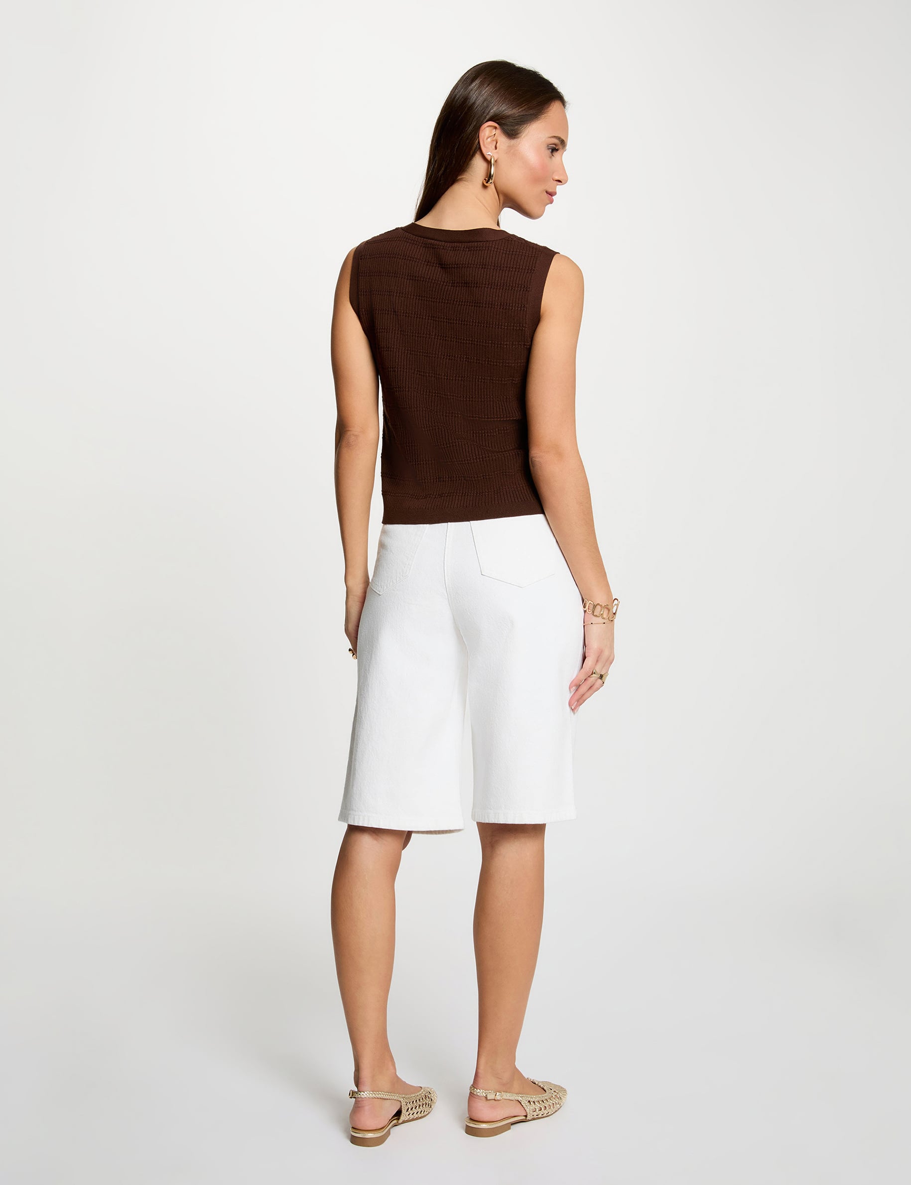 Getailleerd vest met V-hals donker bruin vrouw