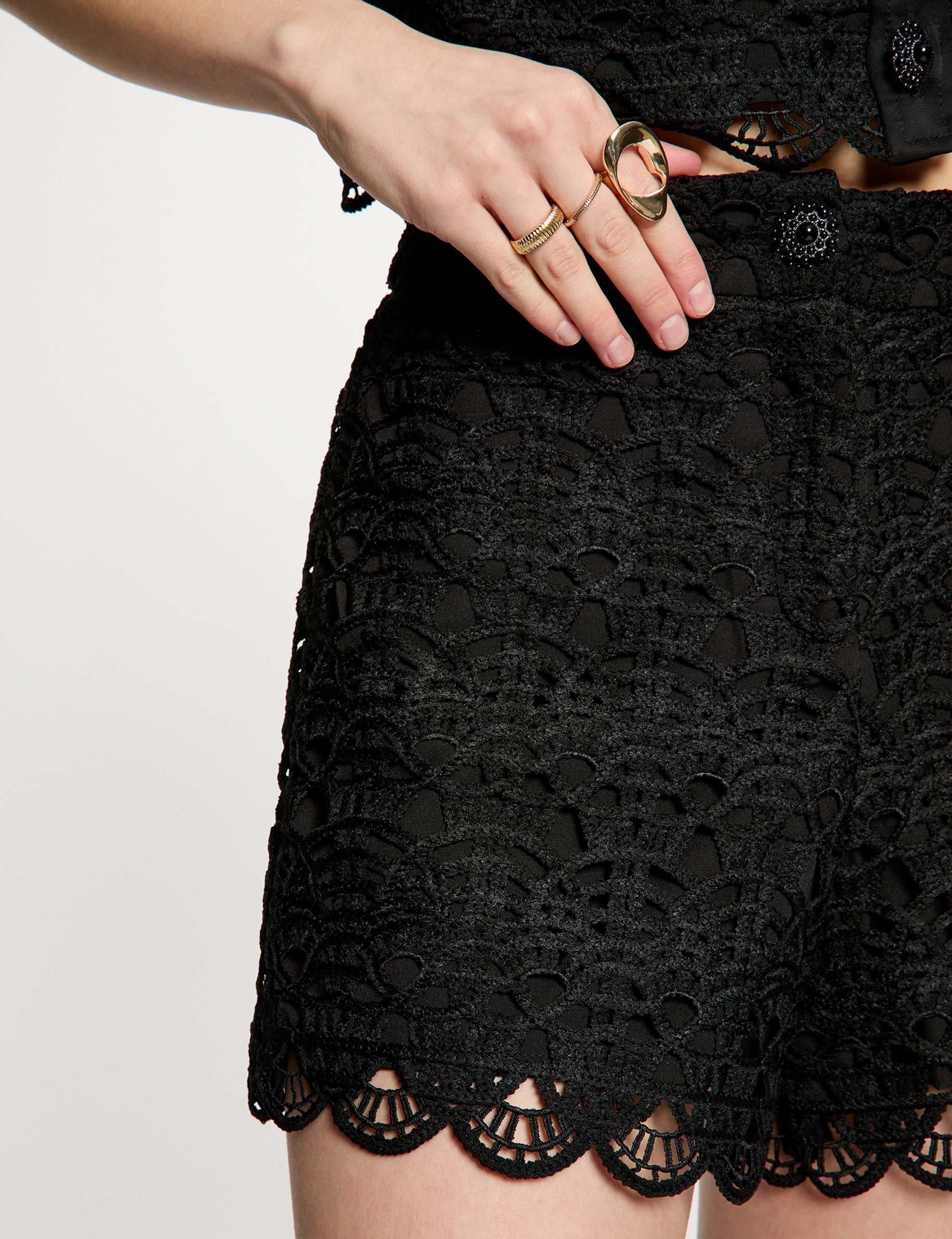 Short large dentelle noir femme