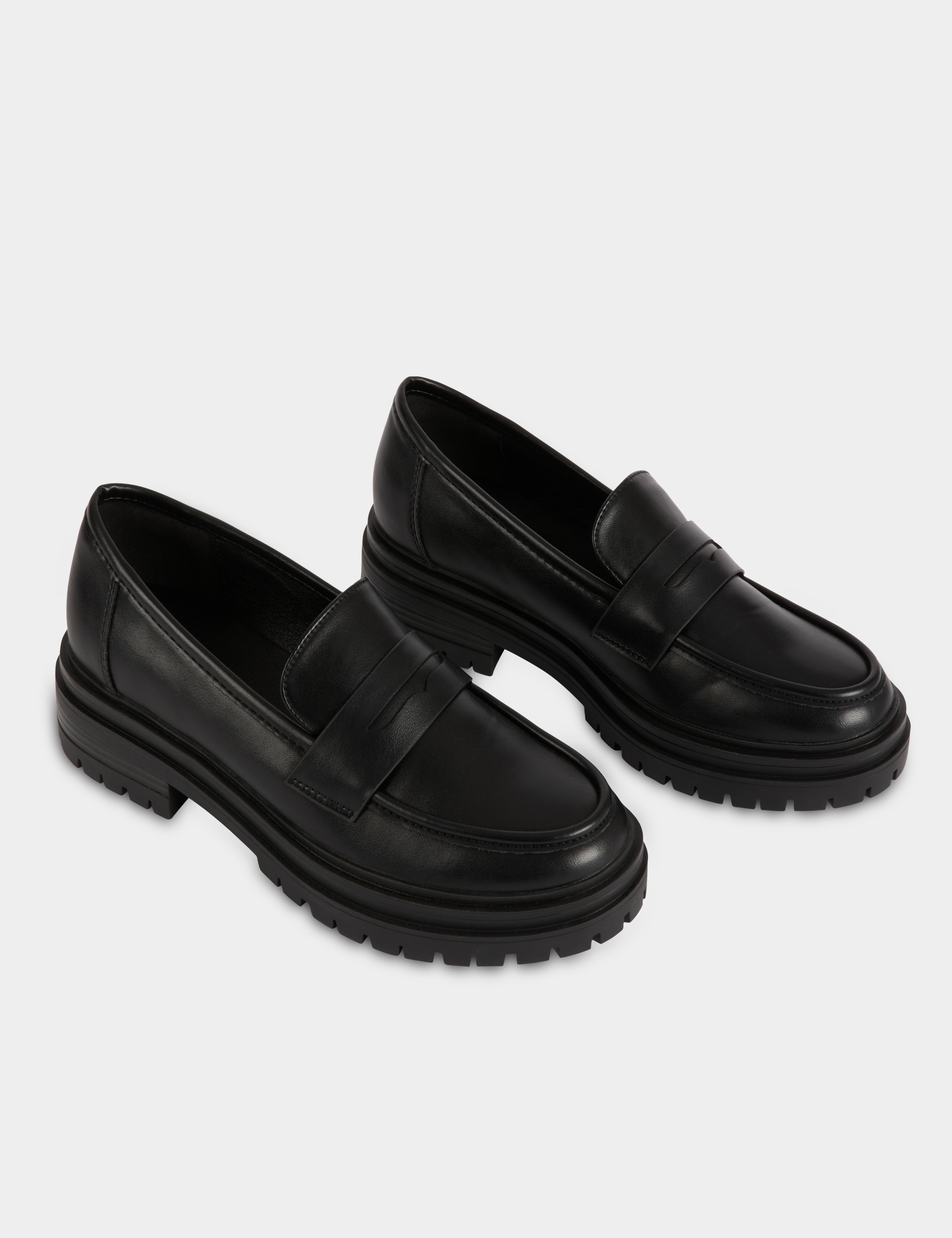 Mocassins semelle crant&eacute;e noir femme