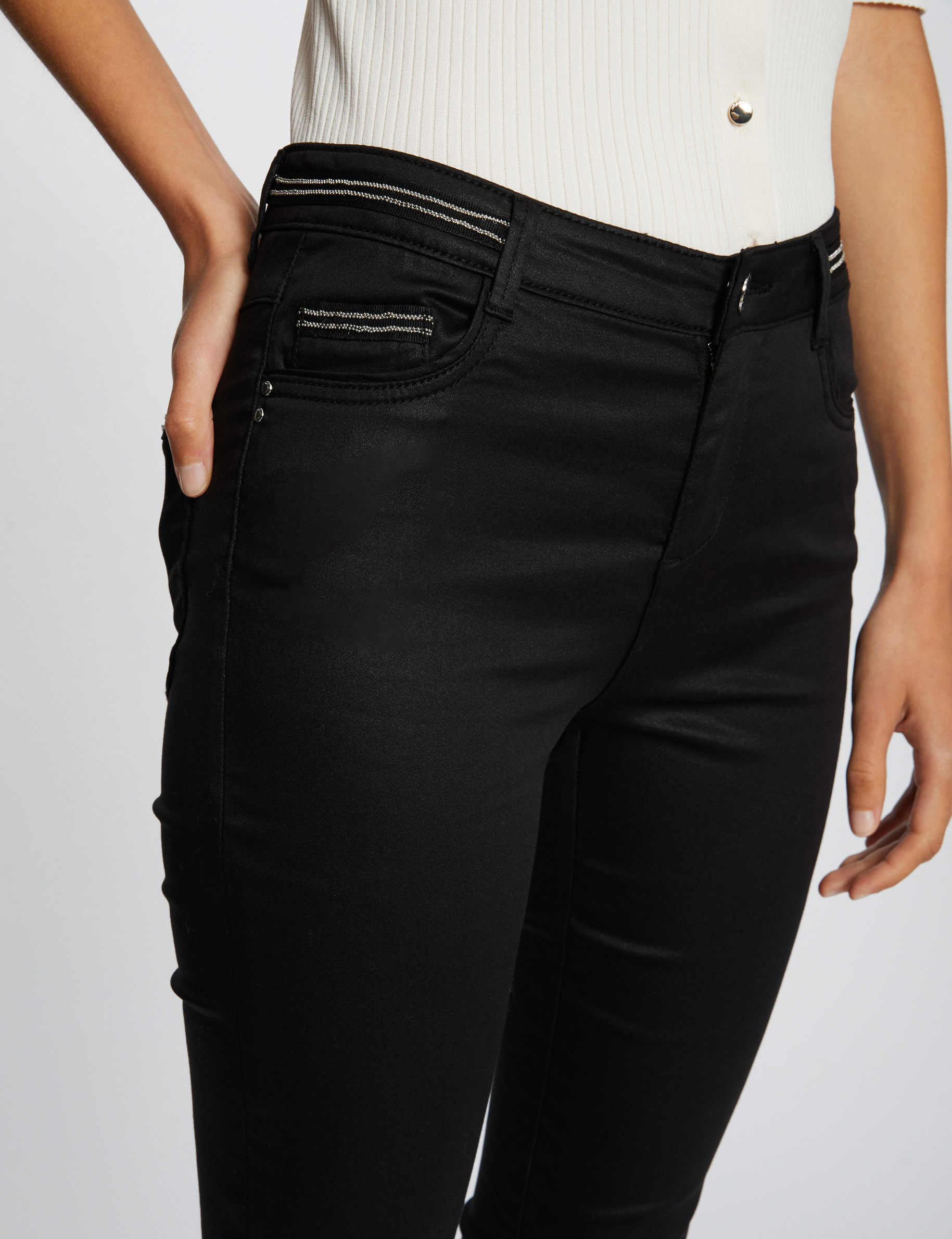 Pantalon slim enduit noir femme