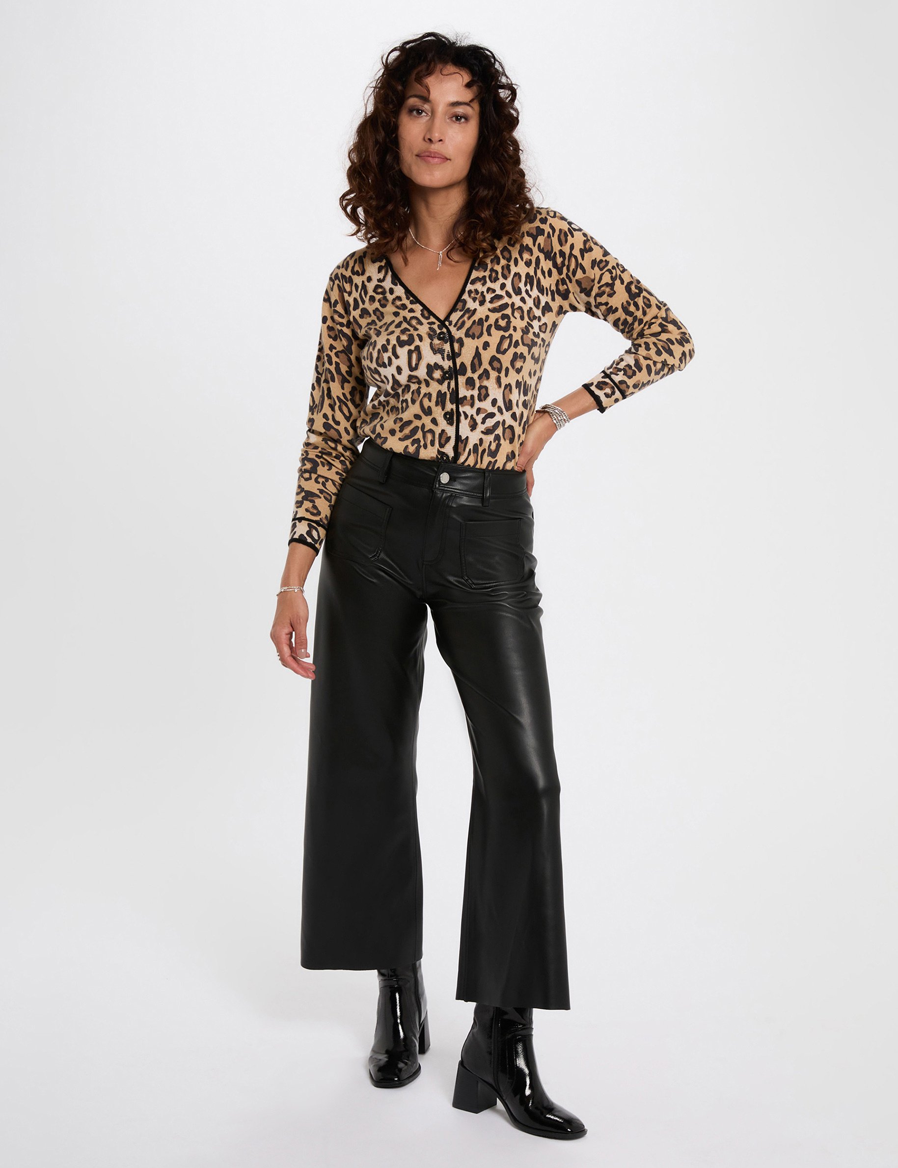 Getailleerd vest met ronde hals zand vrouw