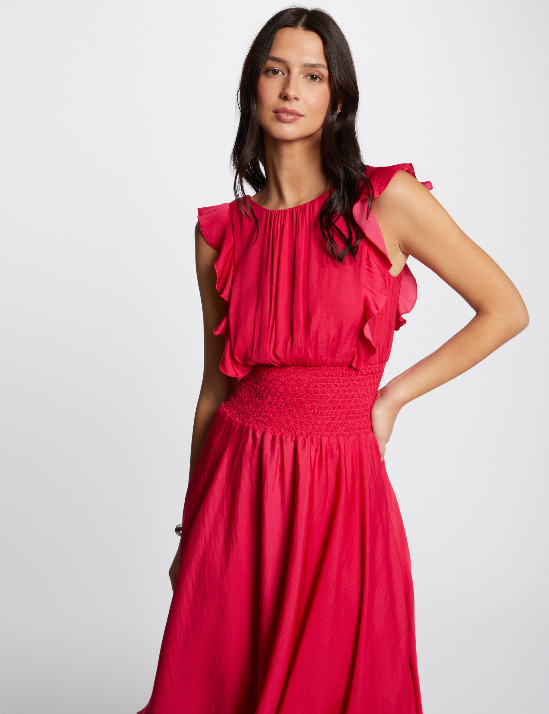 robe longue evasee a taille smockee framboise femme Robe longue évasée à taille smockée framboise femme