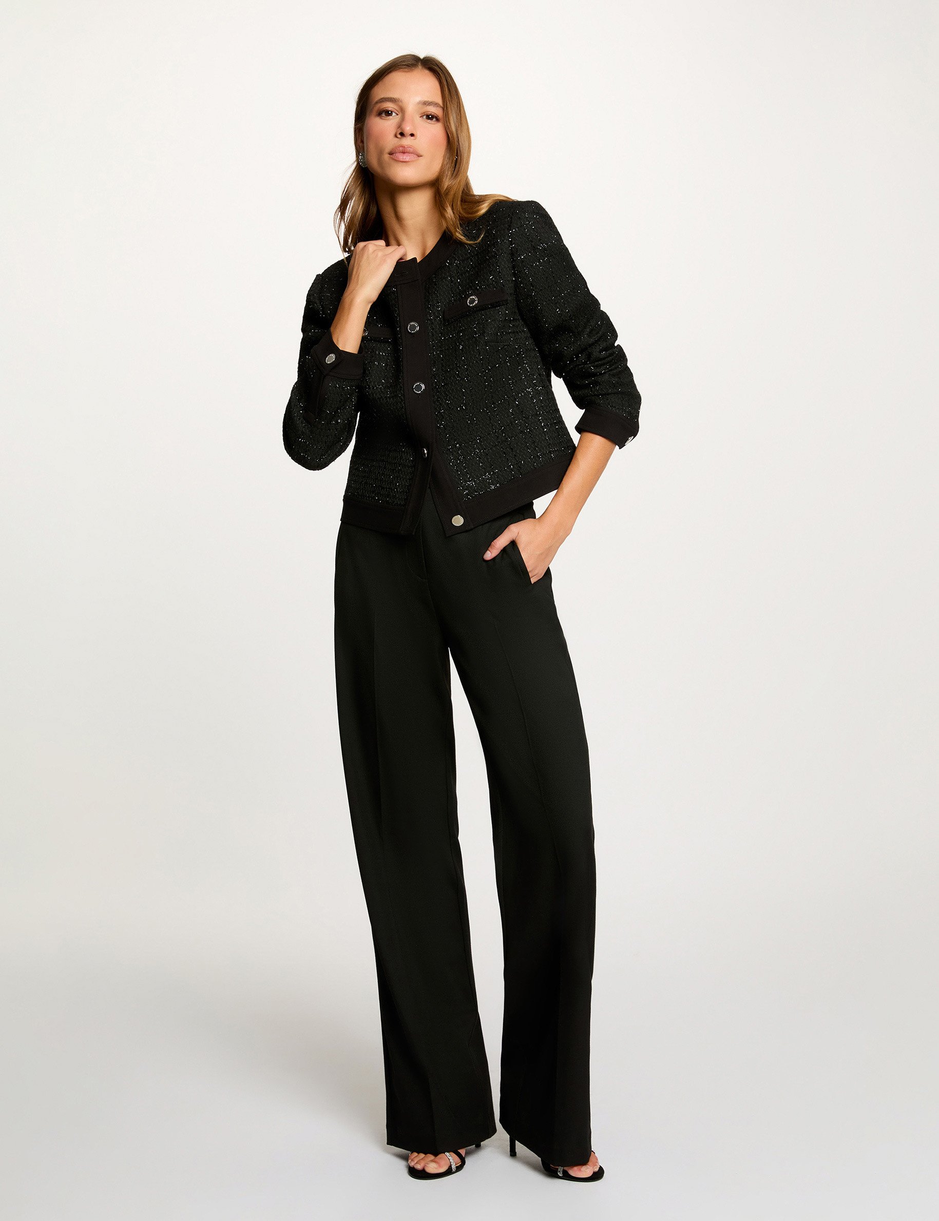 getailleerd kort jasje zwart vrouw Getailleerd kort jasje zwart vrouw