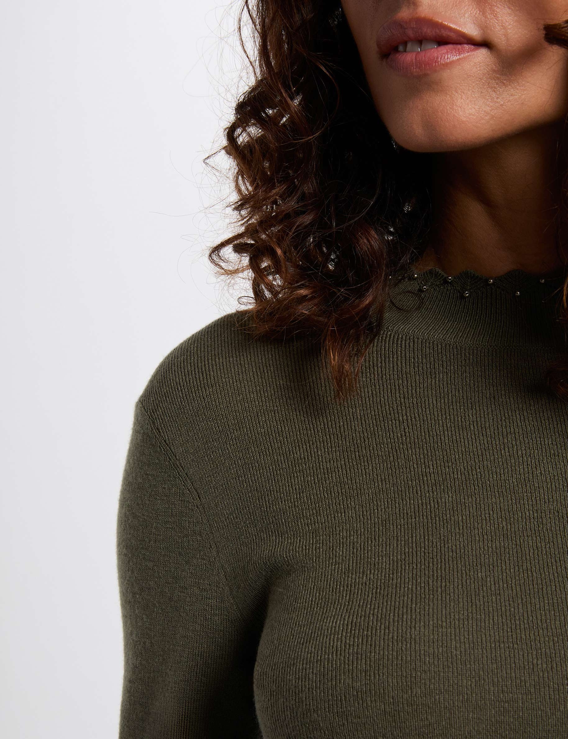 pull ajuste col rond vert kaki femme Pull ajusté col rond vert kaki femme