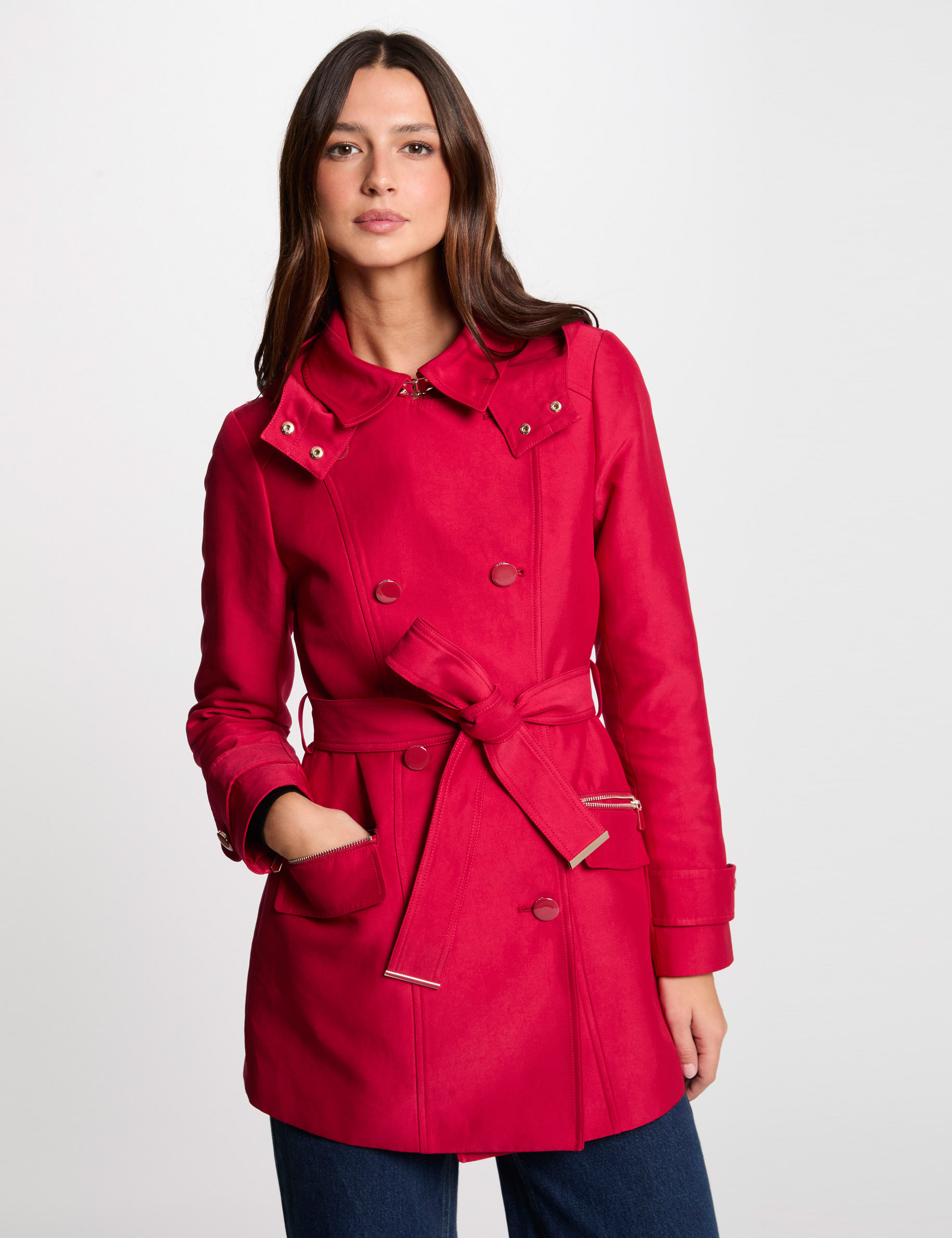 trench cintre ceinture a capuche rouge femme Trench cintré ceinturé à capuche rouge femme