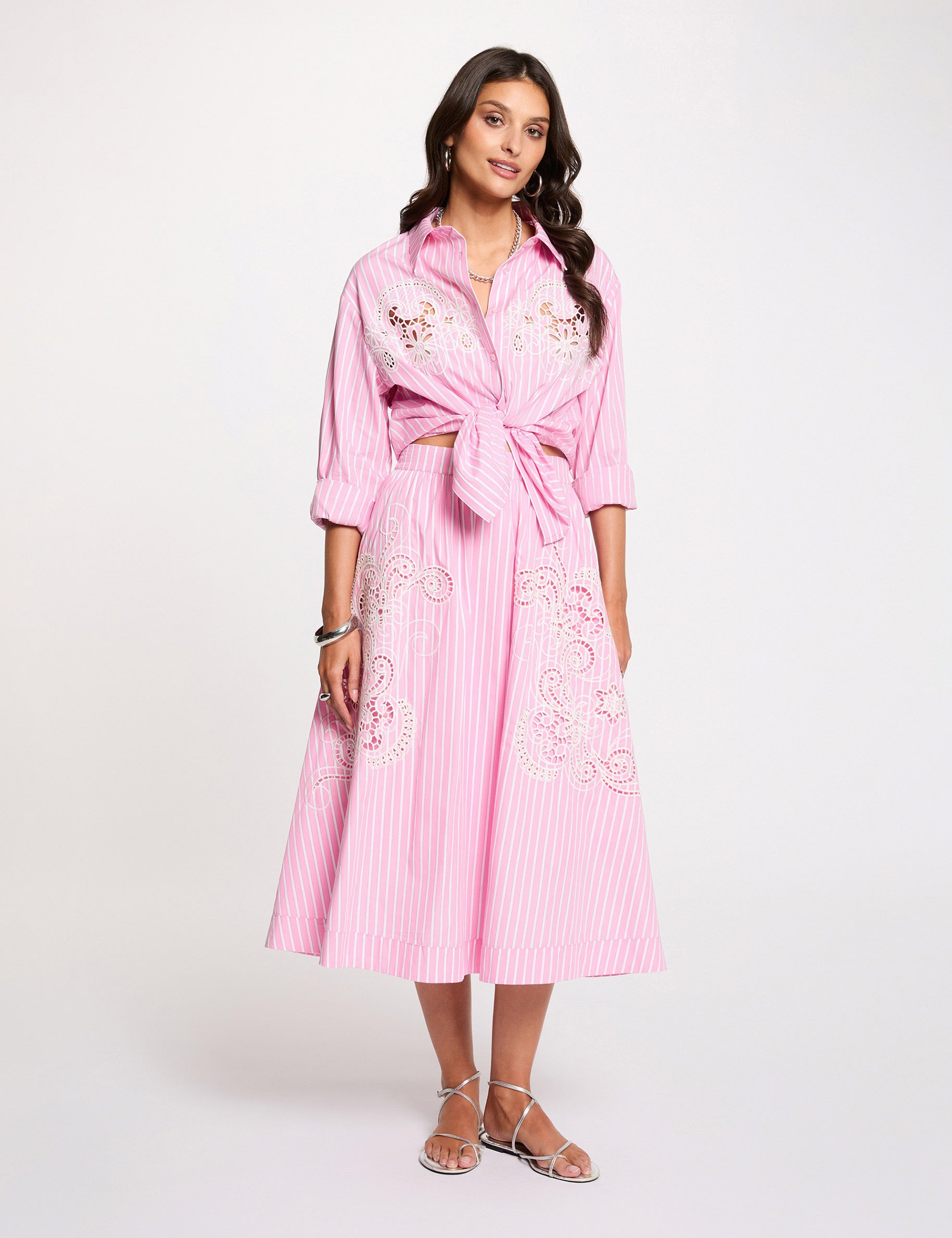Oversized gestreept overhemd roze vrouw