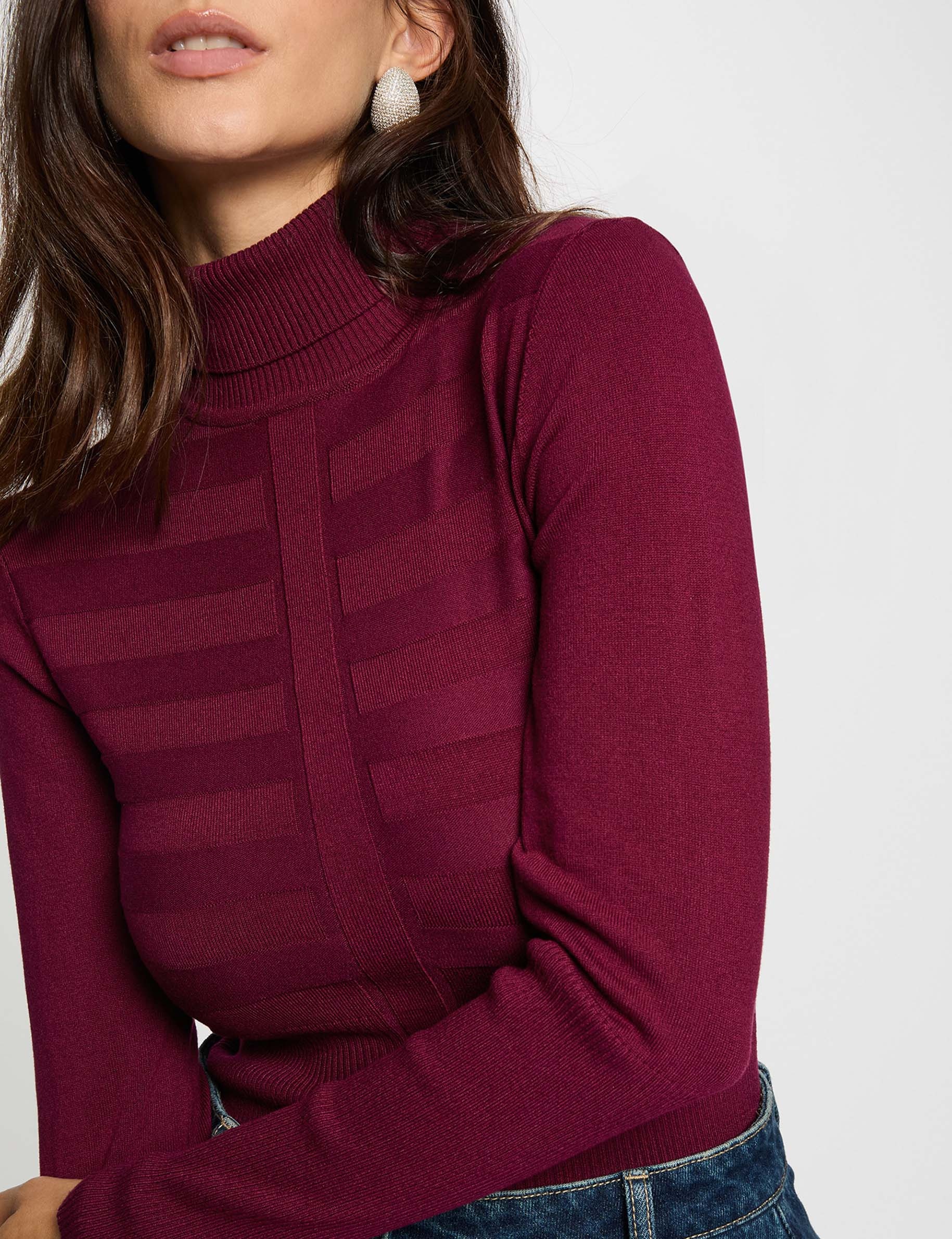 Pull col roul&eacute; cintr&eacute; prune femme