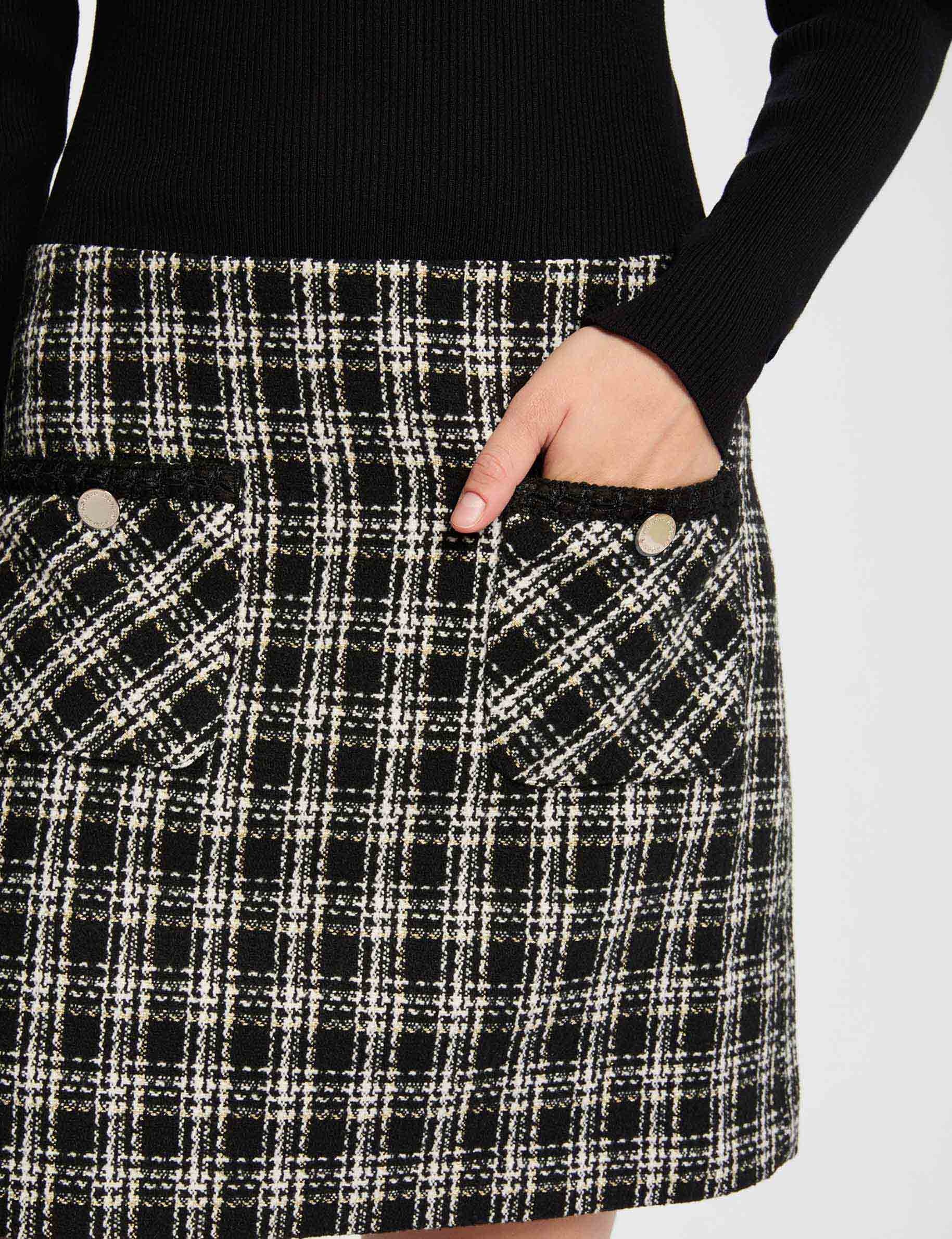 Nauwsluitende korte jurk zwart vrouw