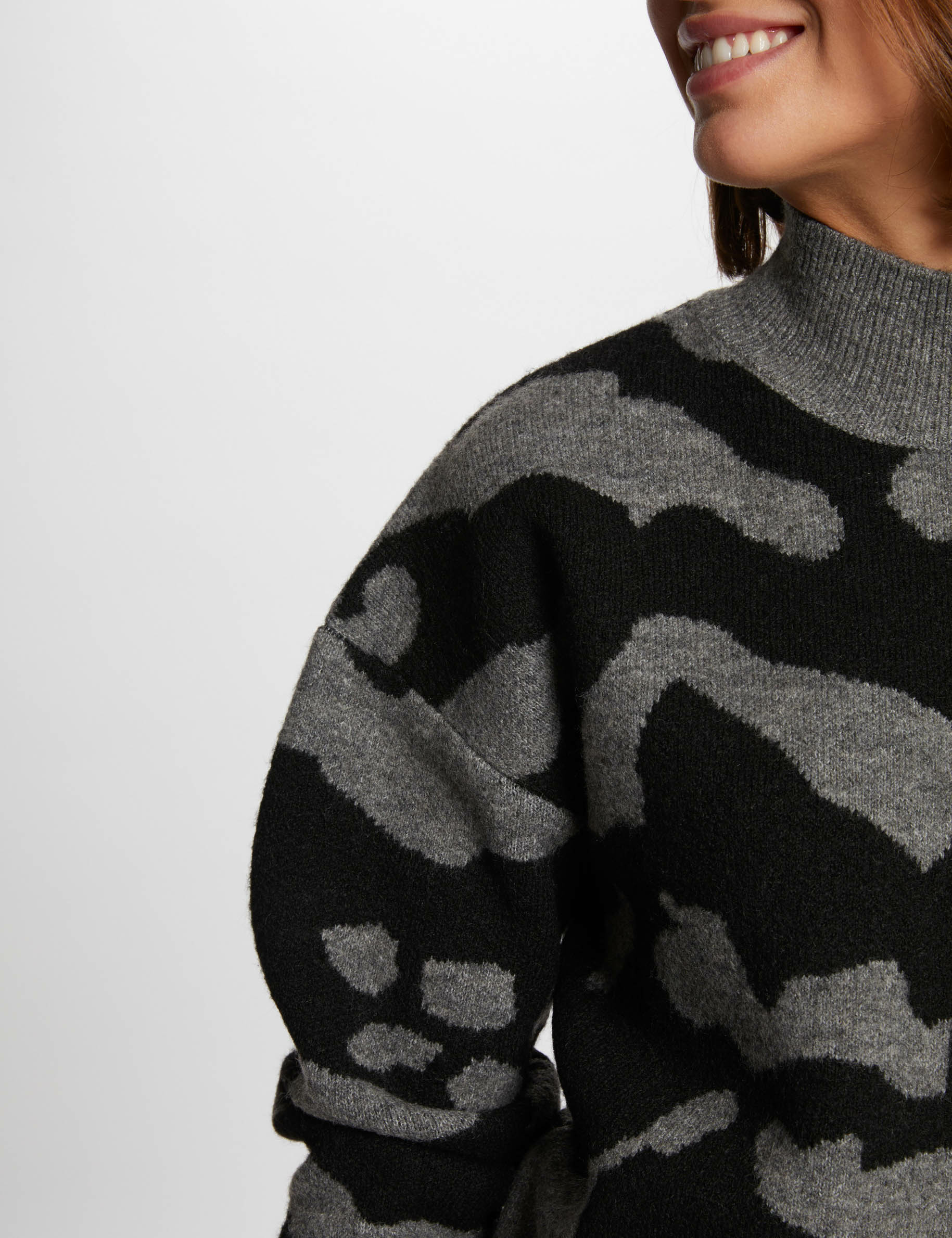pull col montant imprime gris anthracite femme Pull col montant imprimé gris anthracite femme