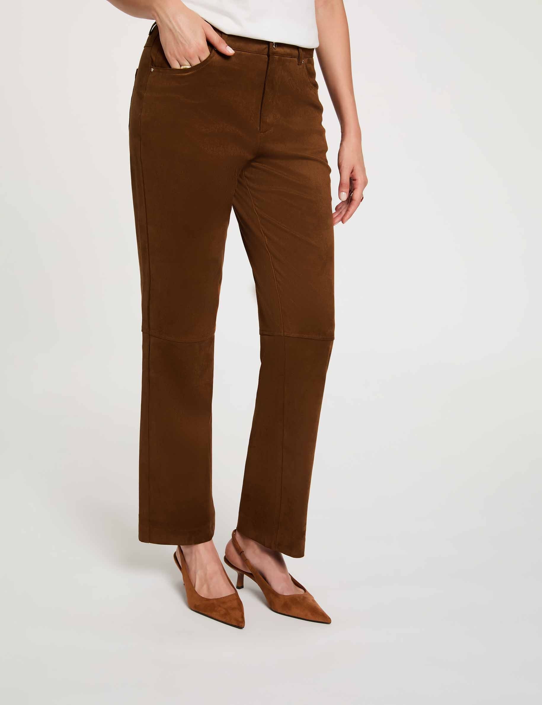 Rechte broek van su&egrave;dine chocolade bruin vrouw