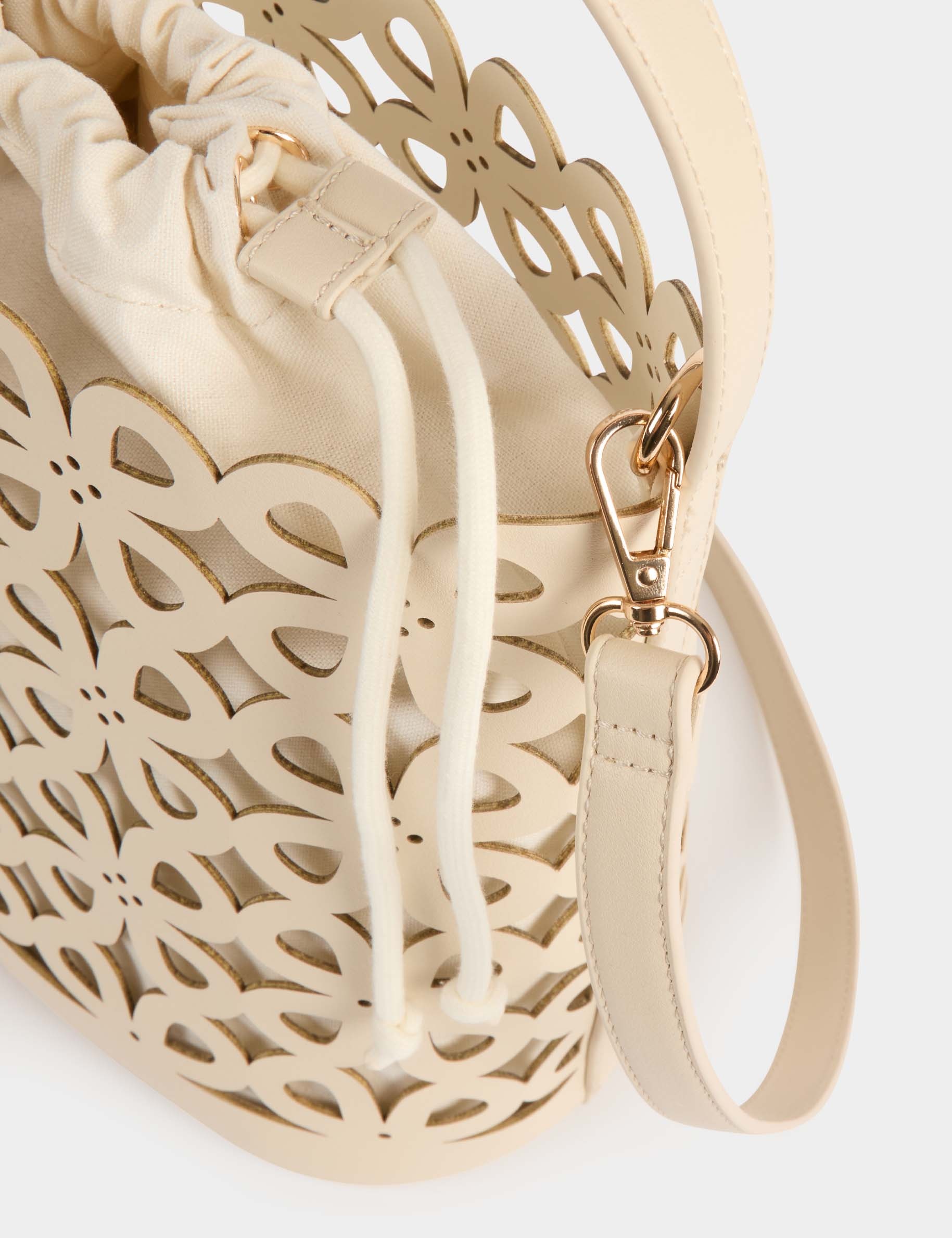 Gesneden emmer tas helder wit vrouw